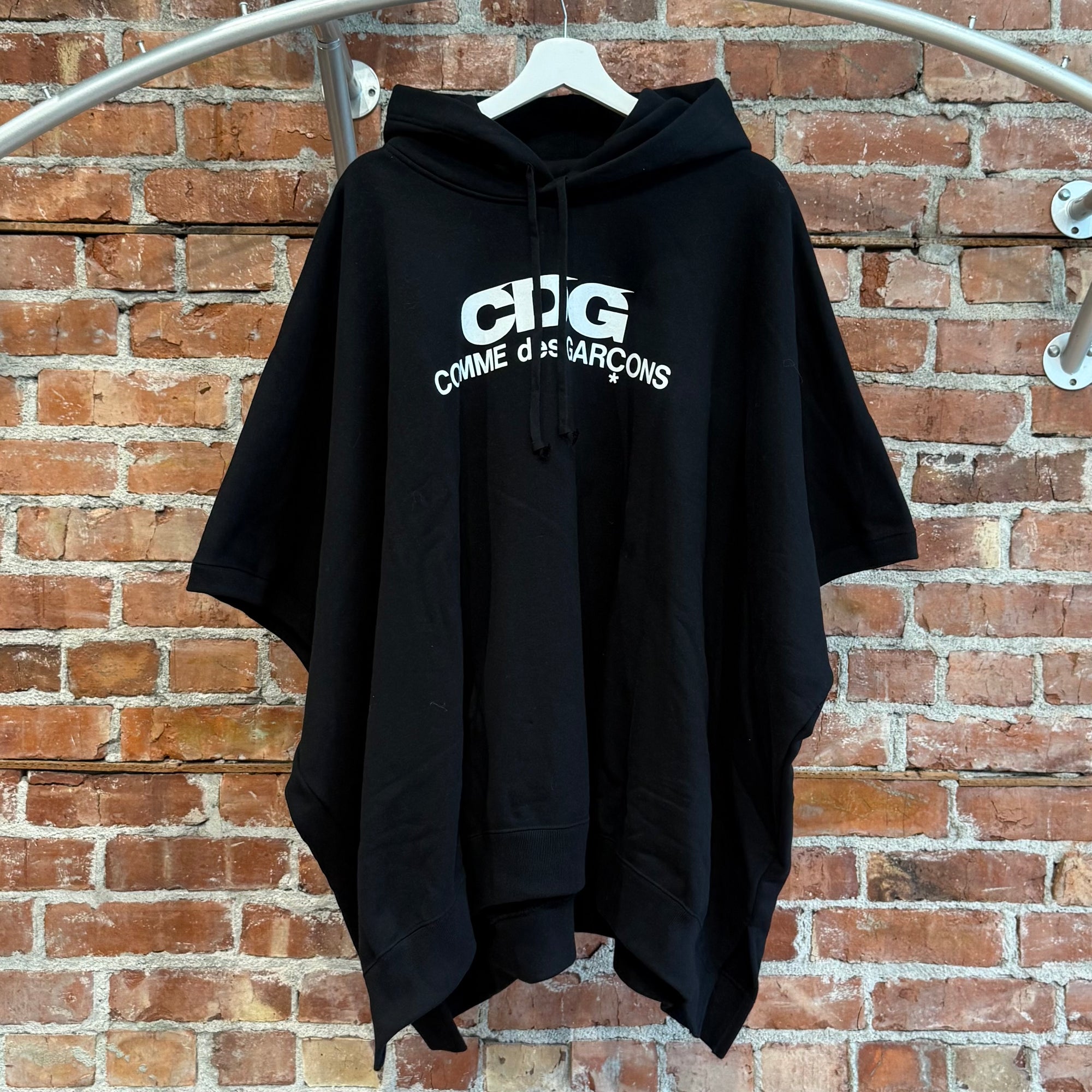 COMME DES GARCONS HOODED PONCHO SWEATSHIRT ‘BLACK’