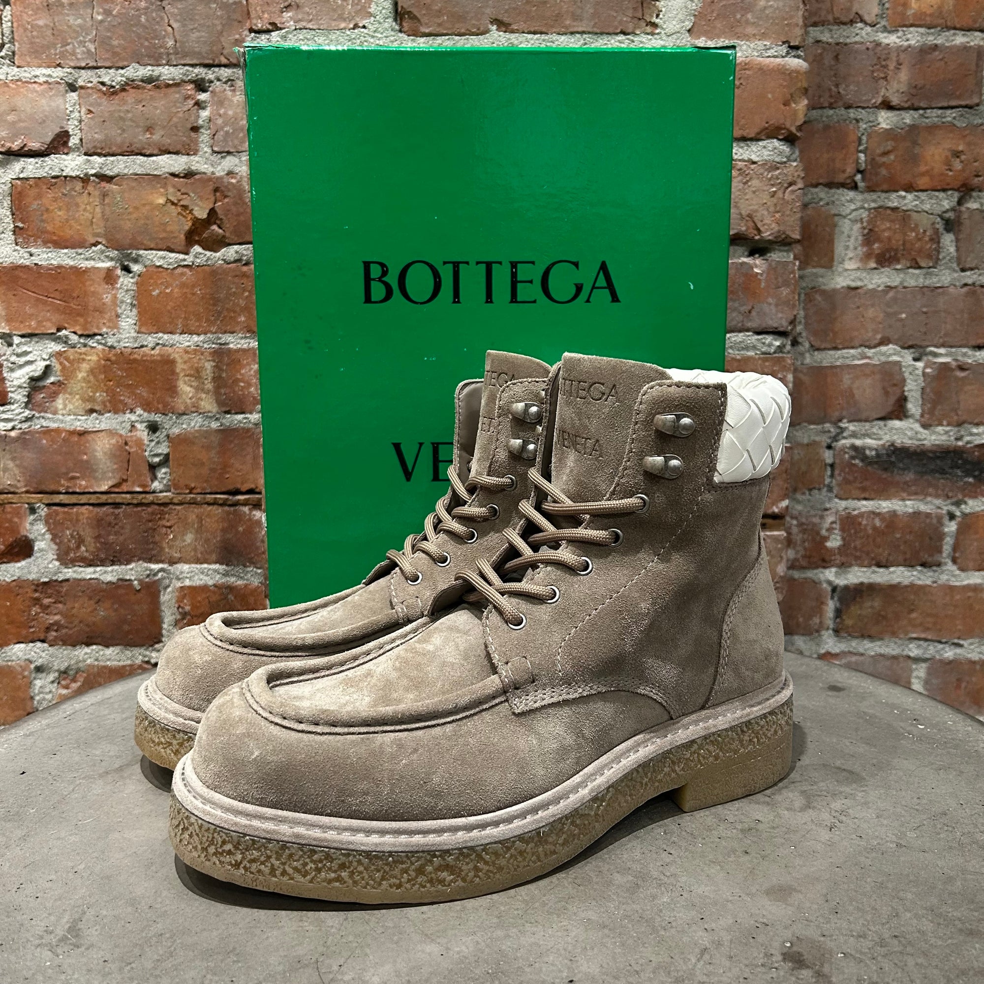 BOTTEGA VENETA HADDOCK ANKLE LACE UP BOOTS ‘TAUPE’