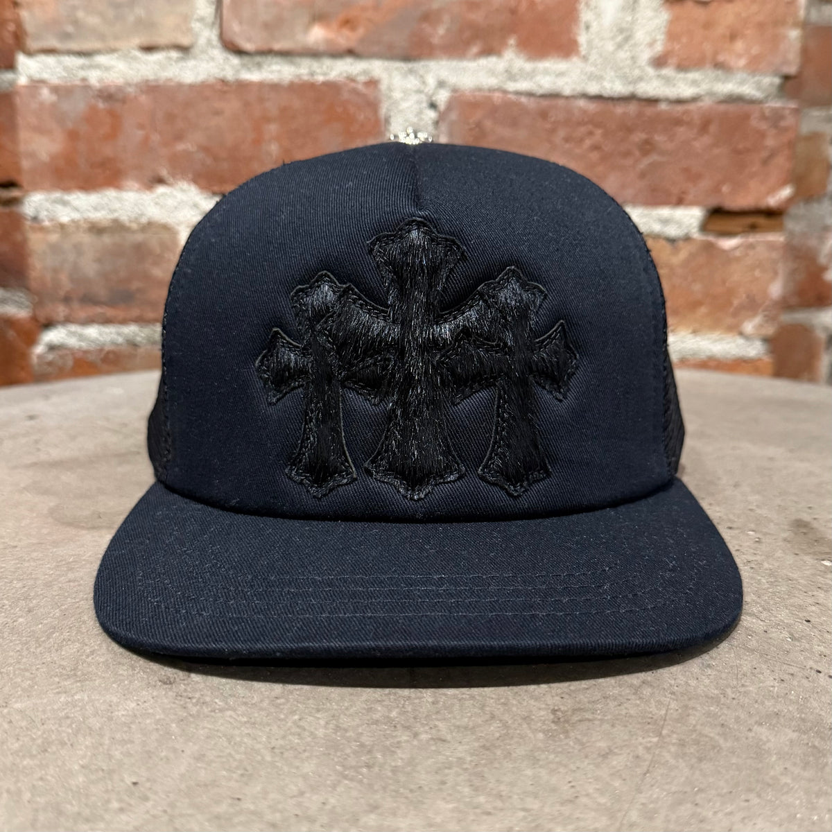 CHROME HEARTS TRIPLE PONY HAIR CROSS PATCH TRUCKER ‘BLACK’
