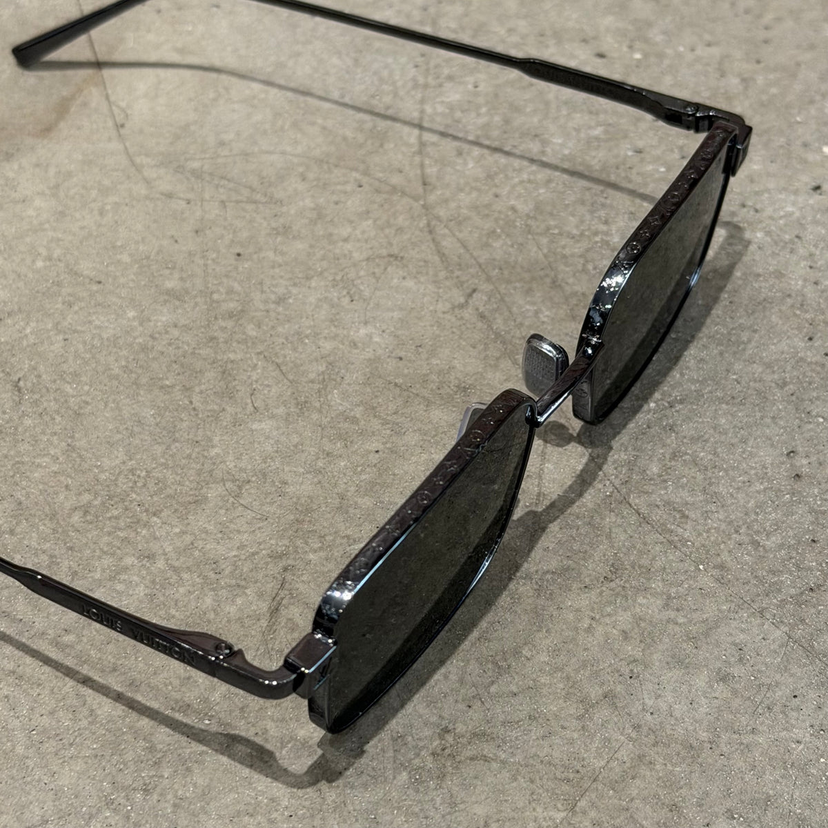 LOUIS VUITTON PURE SQUARE S00 SUNGLASSES ‘BLACK’