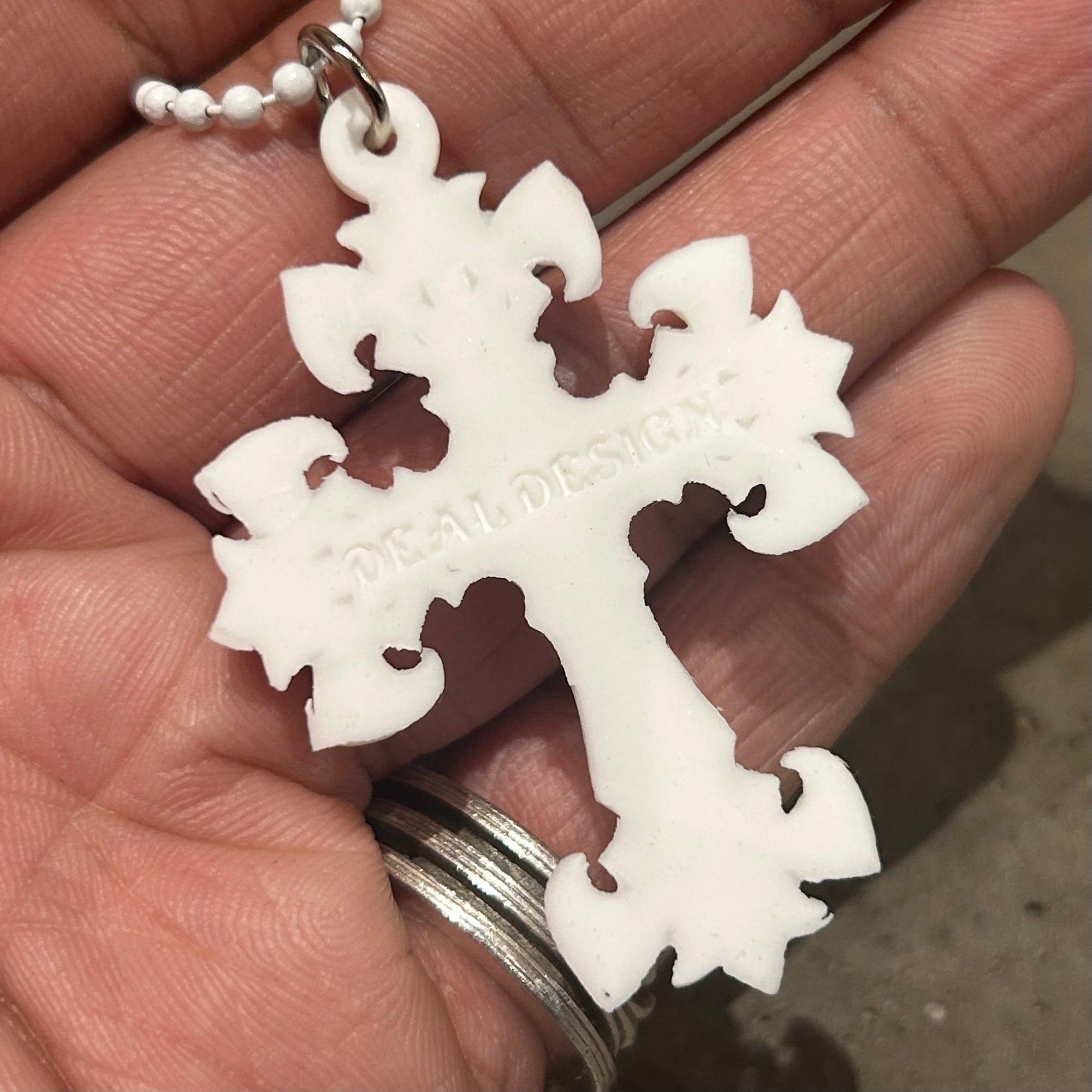 DEAL DESIGN SILICONE GL CROSS NECKLACE ‘WHITE’