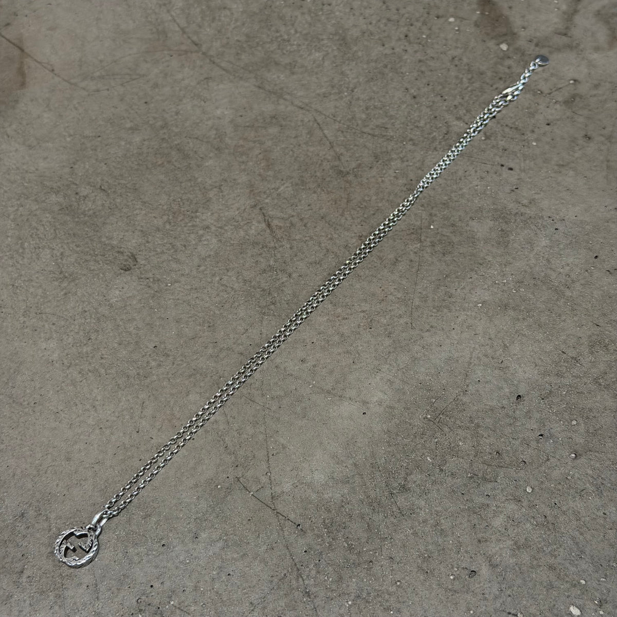 GUCCI ARABESQUE GG CHARM NECKLACE ‘SILVER’