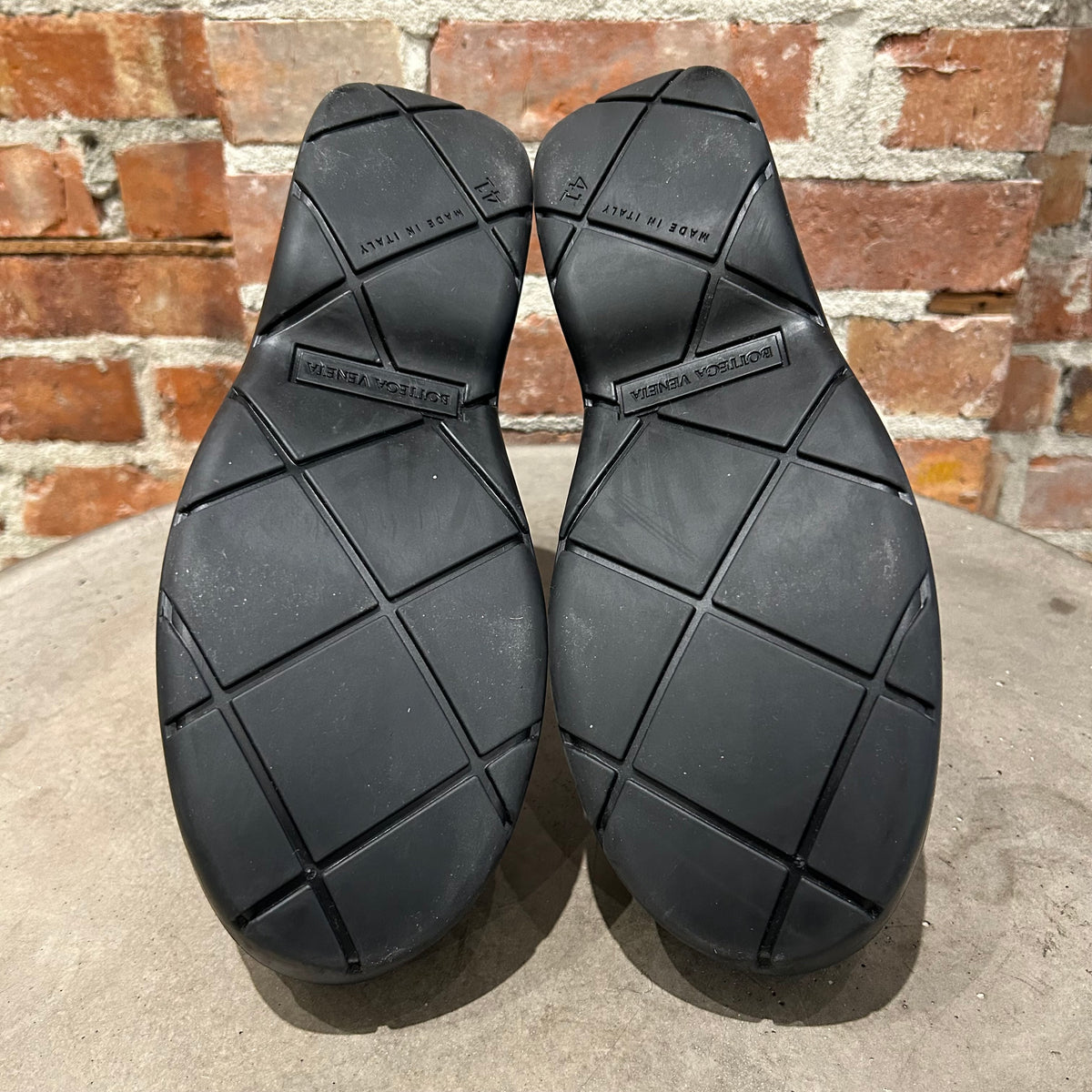 BOTTEGA VENETA LACED PUDDLE BOOTS ‘BLACK’