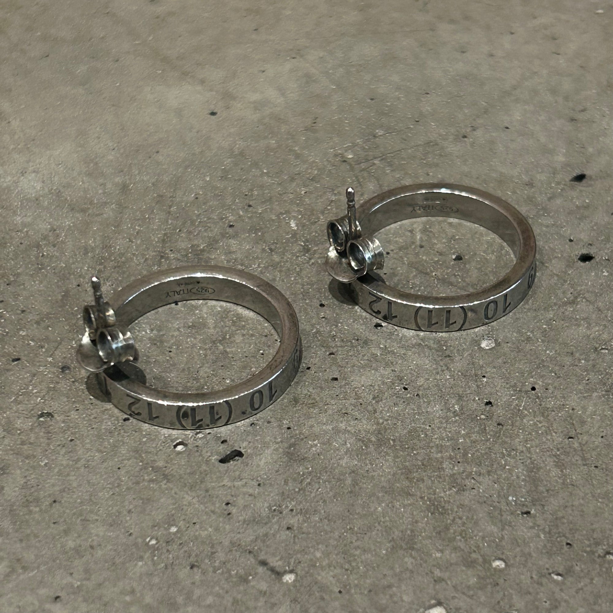 MAISON MARGIELA .925 HOOP EARRINGS ‘TARNISHED SILVER’