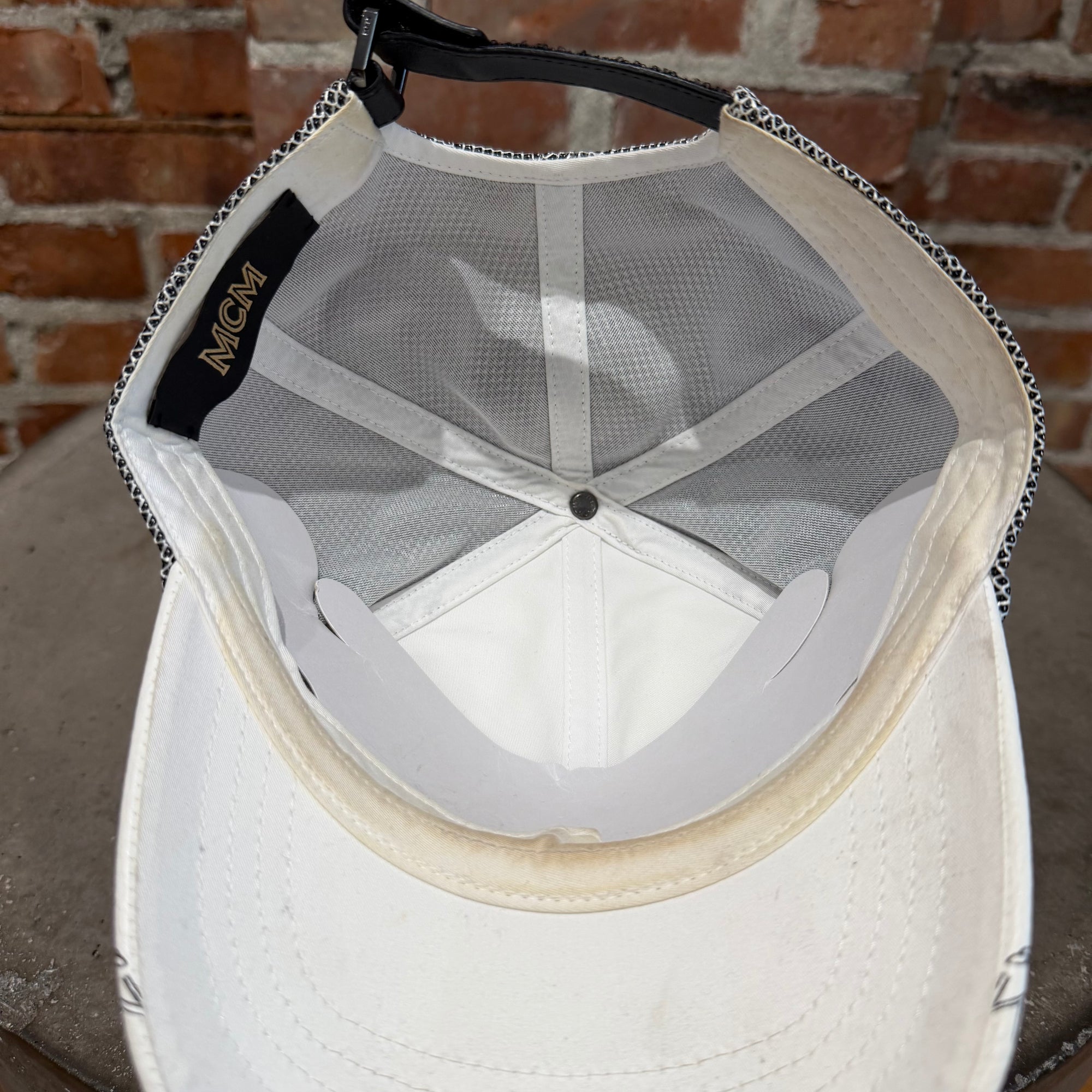 MCM VISETOS LEATHER TRUCKER HAT ‘WHITE’