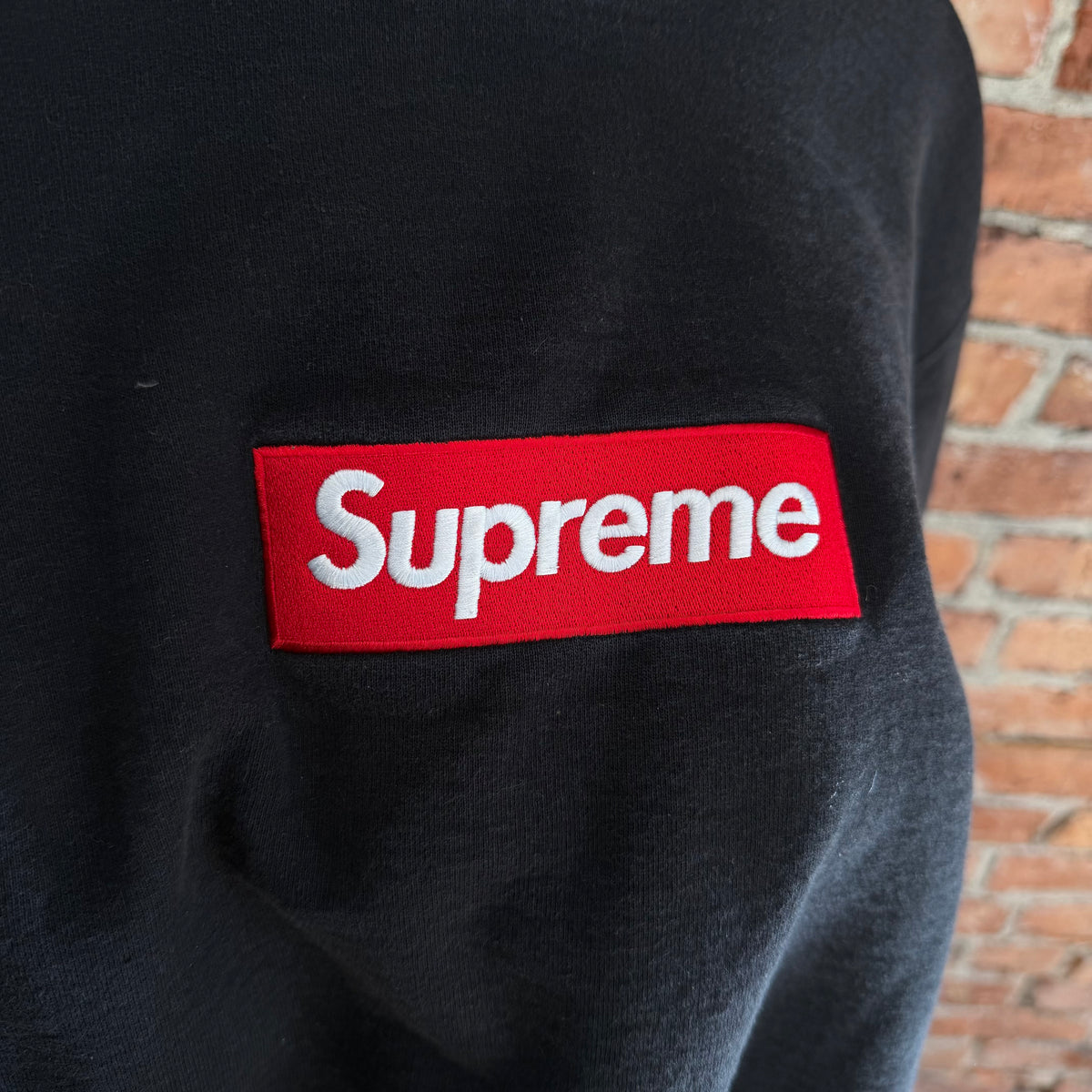 SUPREME FW22 BOX LOGO CREWNECK ‘BLACK/RED’