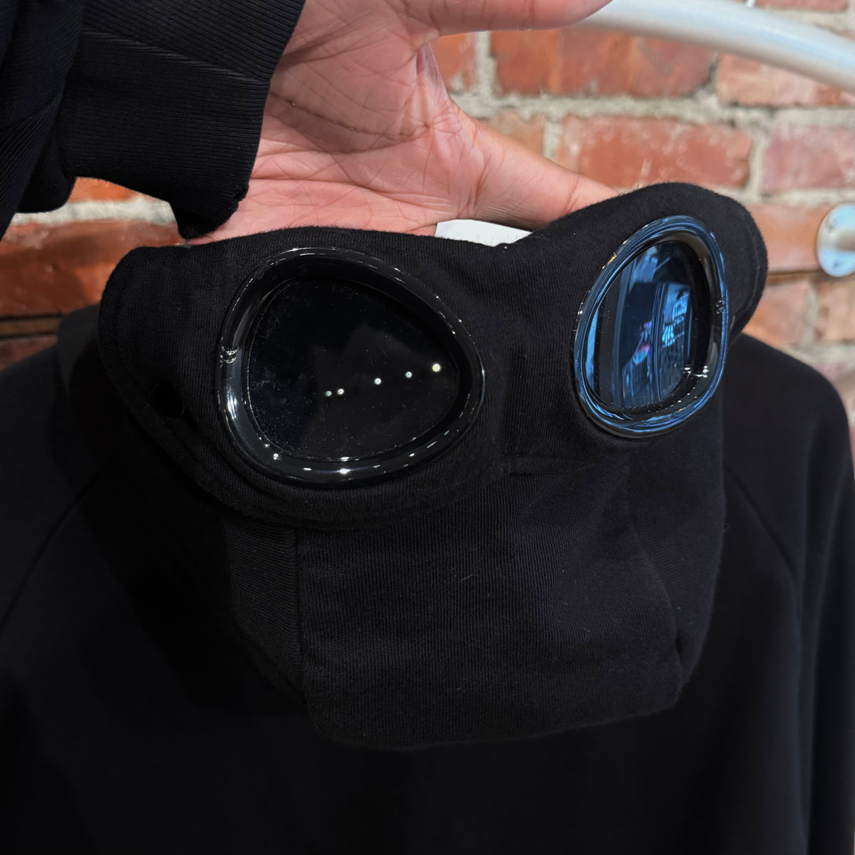 C.P. COMPANY DIAGONAL RAISED FLEECE GOGGLE ZIP HOODIE ‘BLACK’