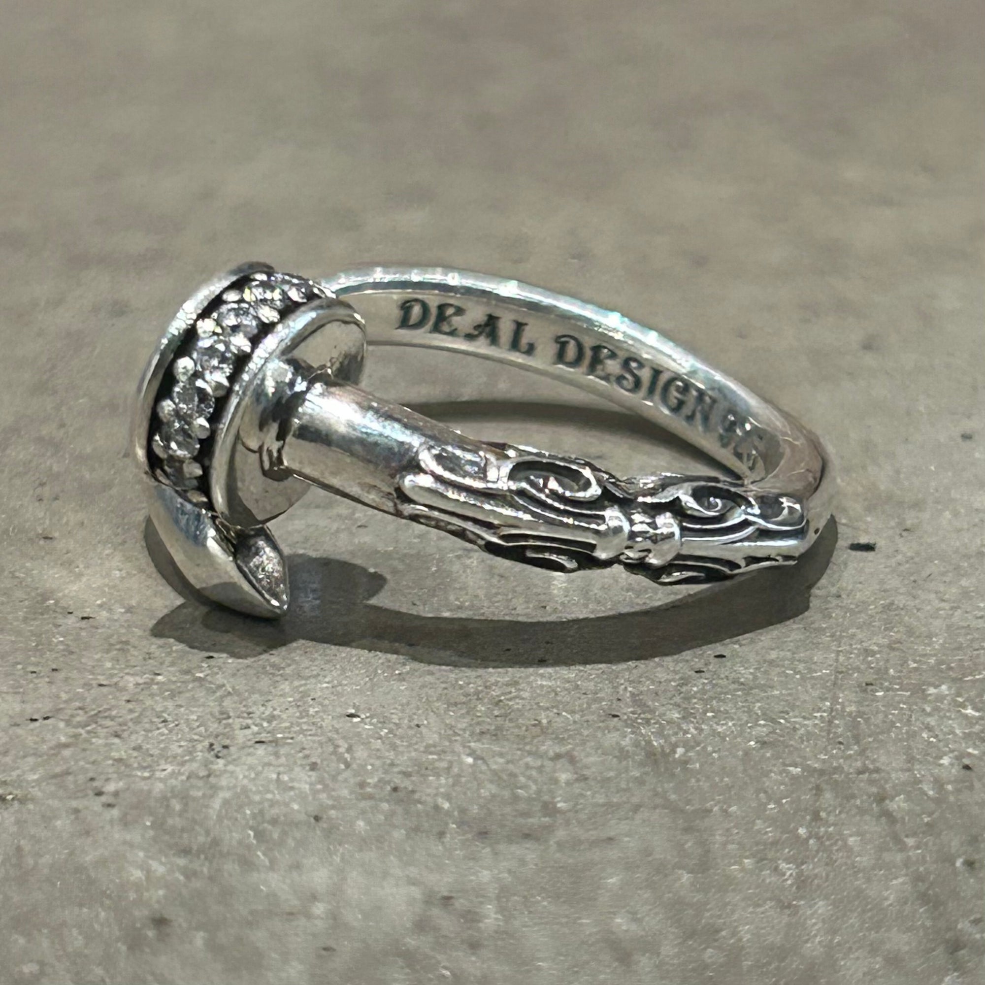 DEAL DESIGN NAIL RING 'SILVER'
