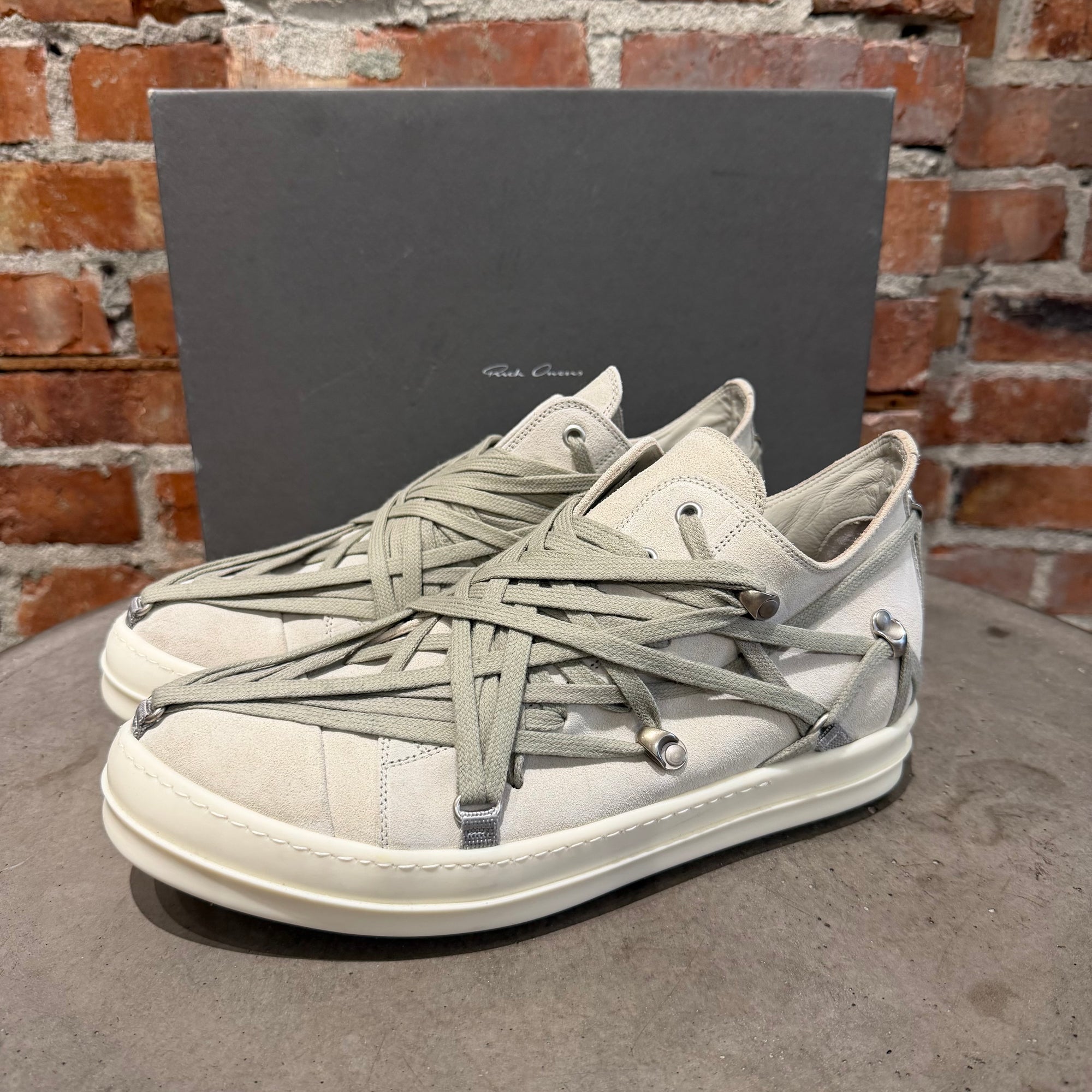 RICK OWENS SS25 MEGALACE RAMONE LOWS ‘DINGE/MILK’
