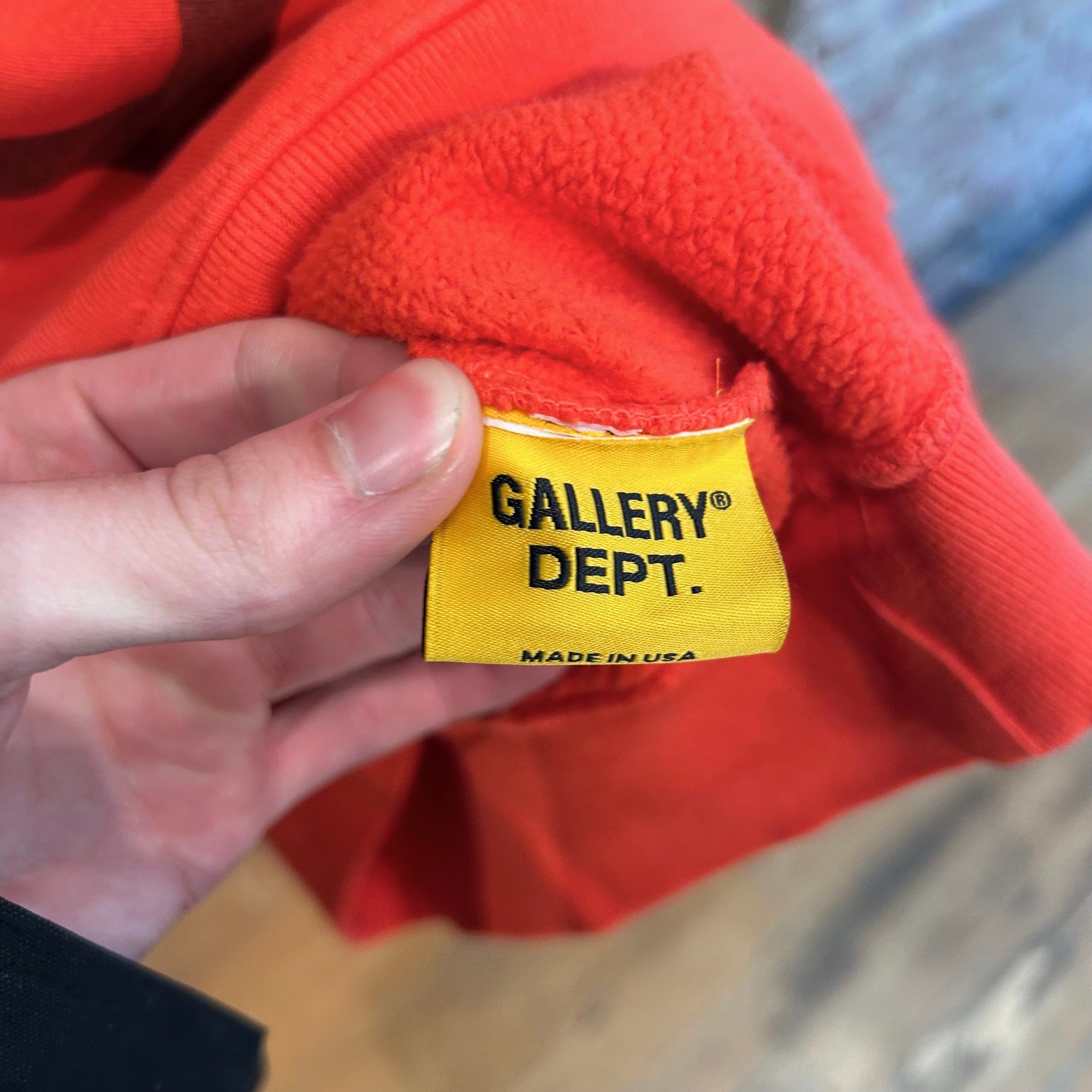 GALLERY DEPT. MUSIQUE CHATEAU JOSUÉ CREWNECK ‘RED’