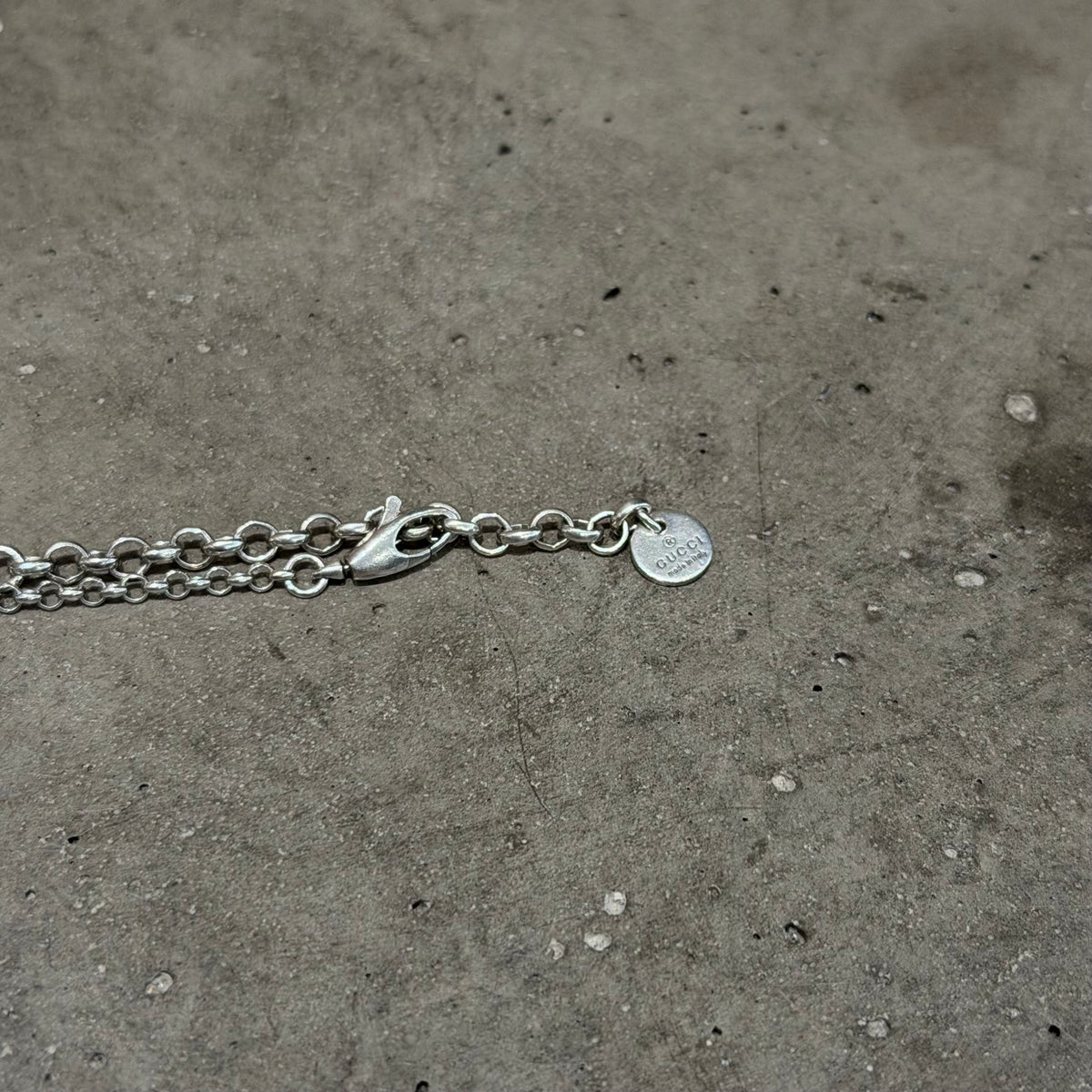 GUCCI ARABESQUE GG CHARM NECKLACE ‘SILVER’