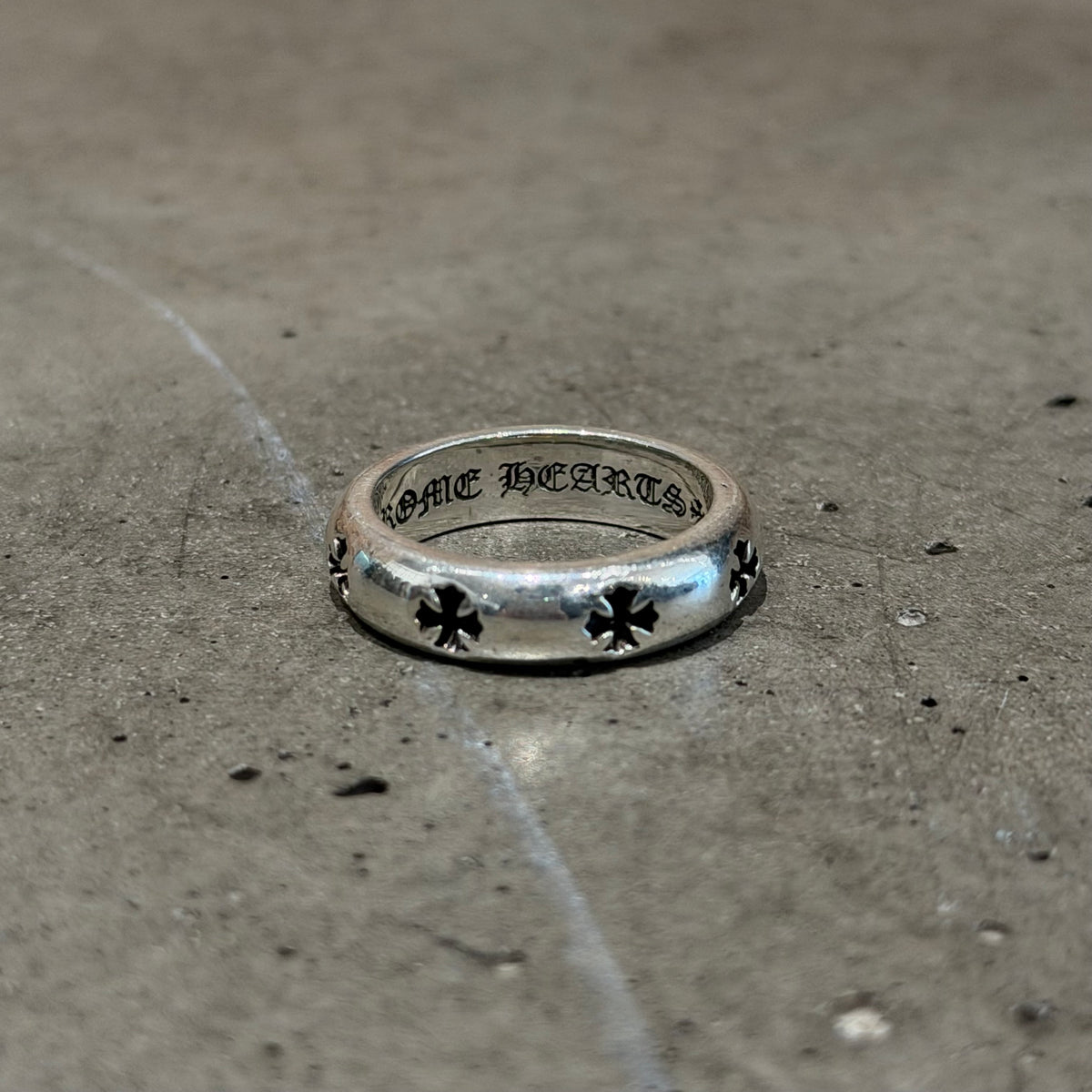 CHROME HEARTS NEGATIVE PLUS BAND RING ‘SILVER’