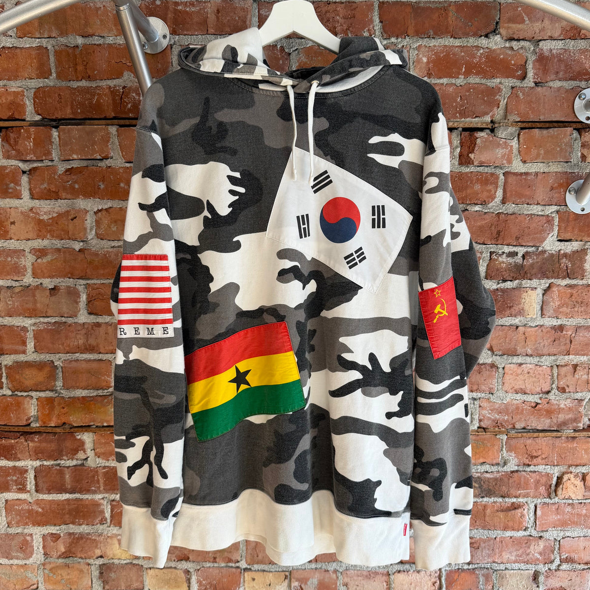 SUPREME FW14 INTERNATIONAL FLAGS HOODIE ‘SNOW CAMO’