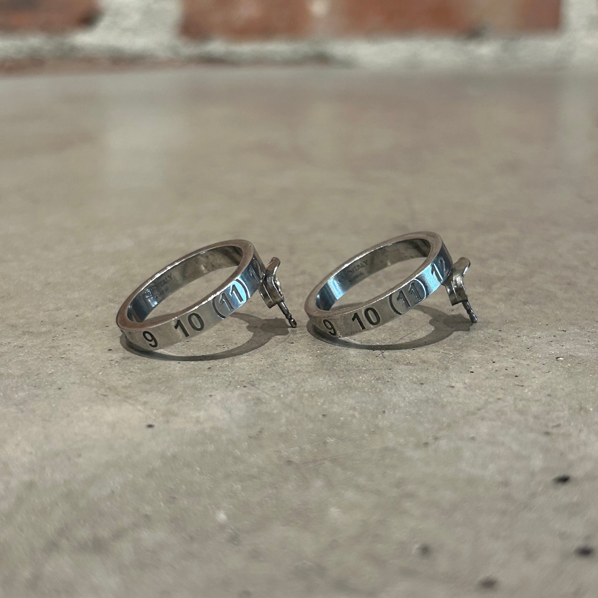 MAISON MARGIELA .925 HOOP EARRINGS ‘TARNISHED SILVER’