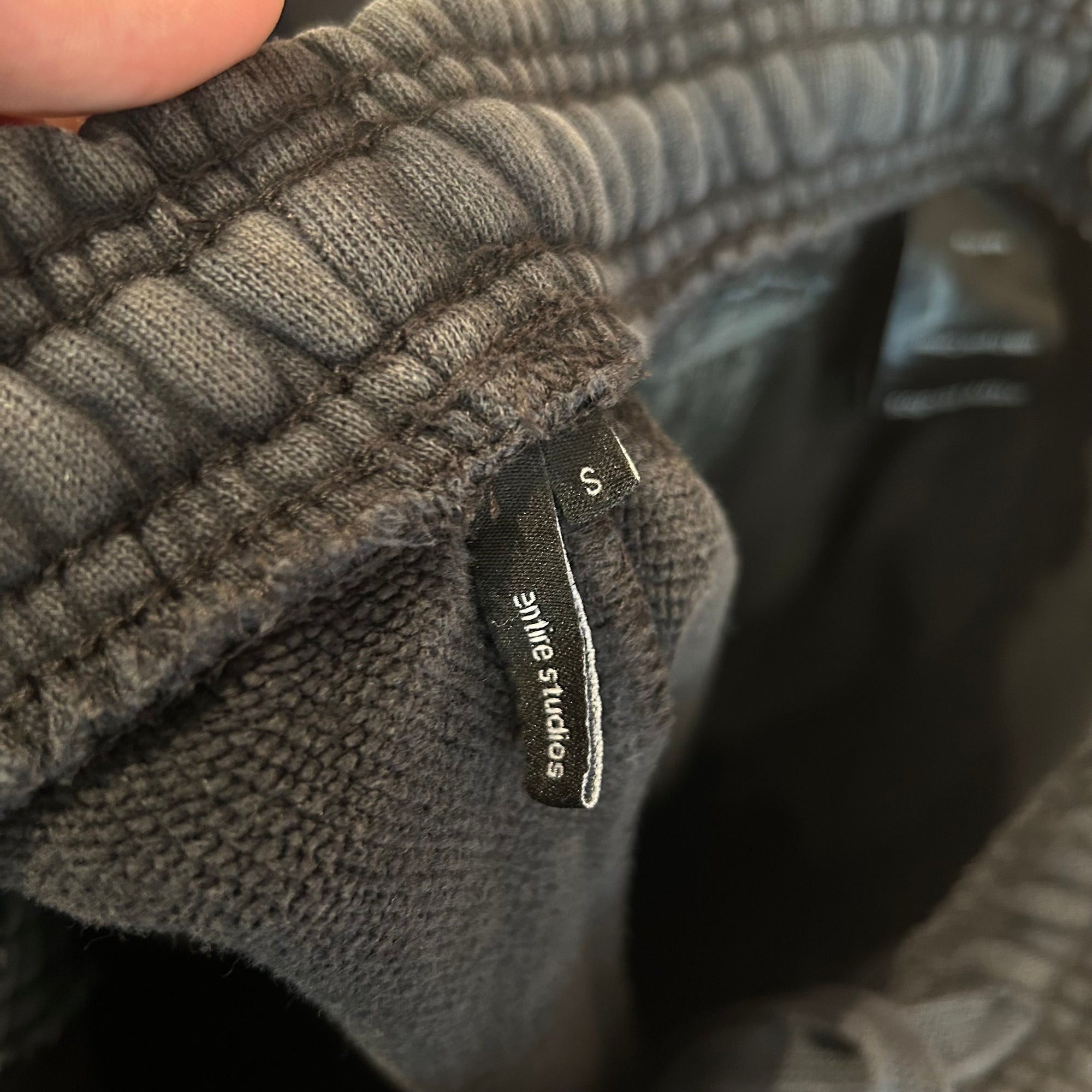 ENTIRE STUDIOS NINJA UTILITY CARGO SWEATS ‘COAL’