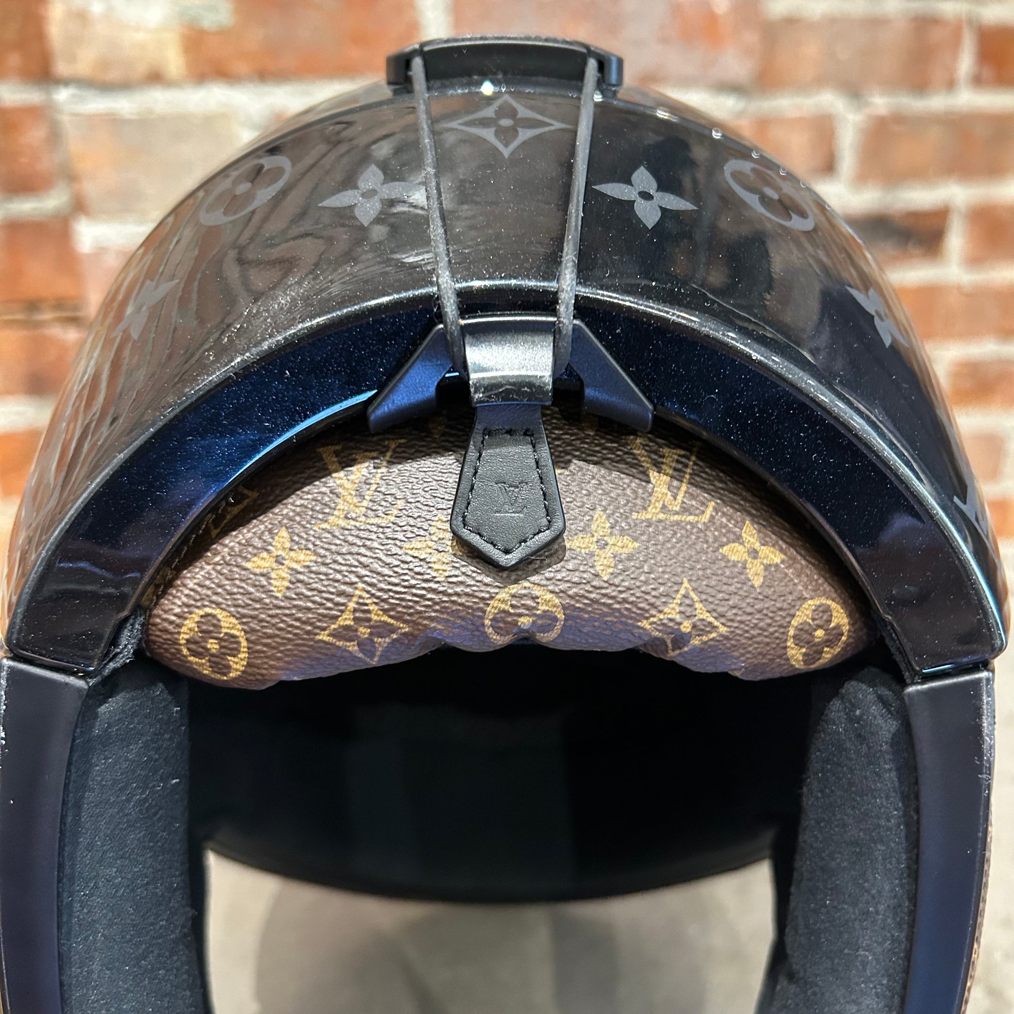 LOUIS VUITTON SKI HELMET ‘BLACK’