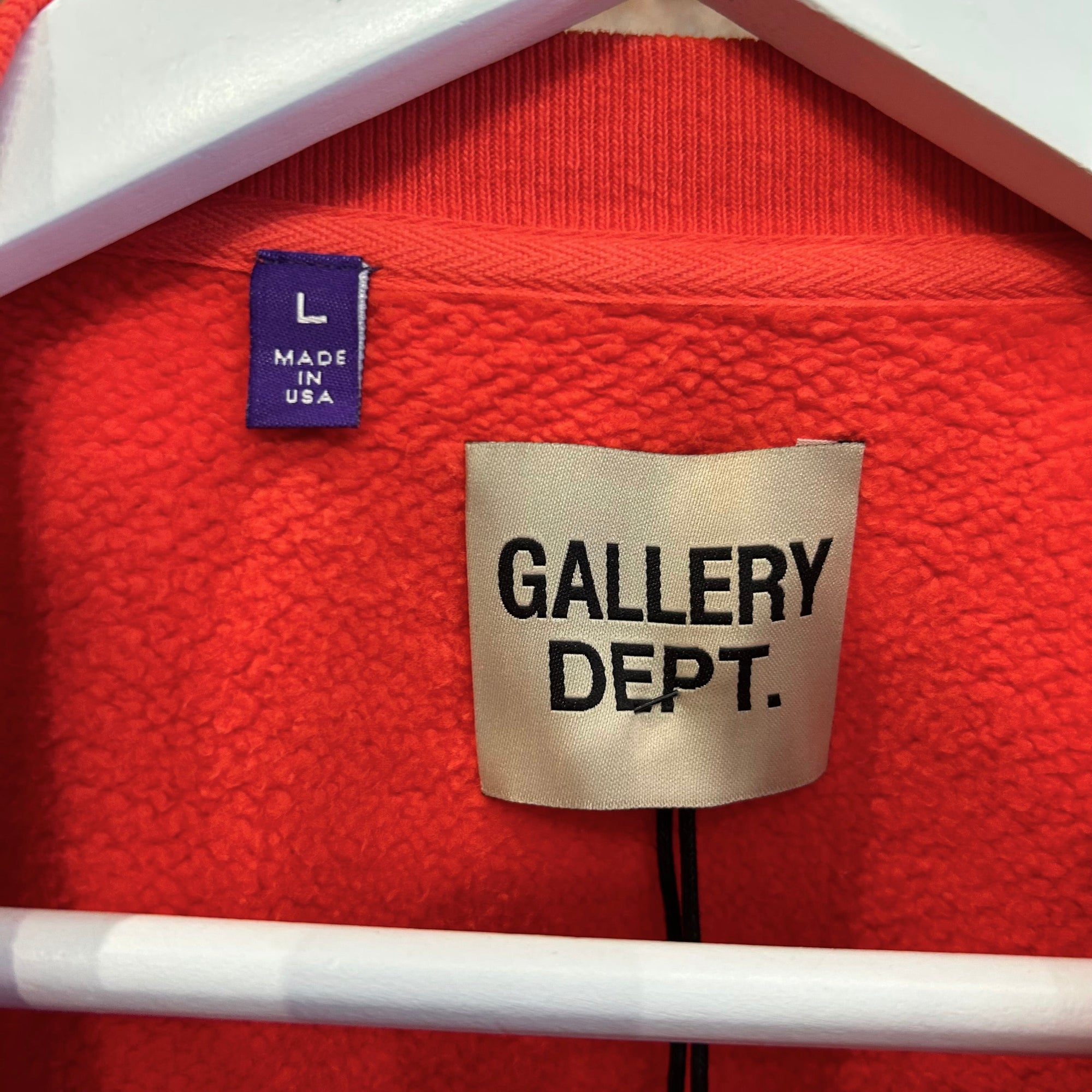 GALLERY DEPT. MUSIQUE CHATEAU JOSUÉ CREWNECK ‘RED’
