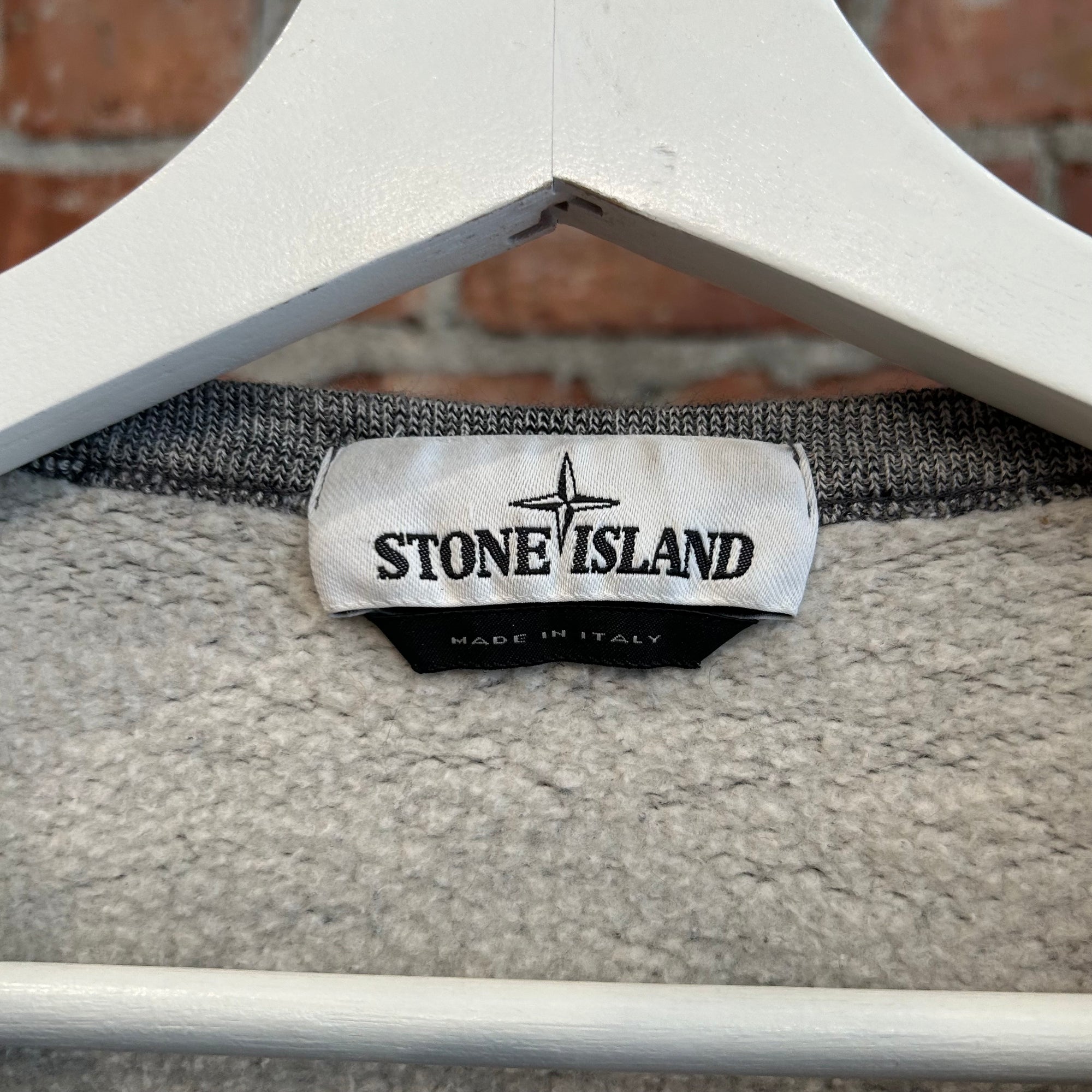 STONE ISLAND CLASSIC BADGE CREWNECK ‘GRAY’