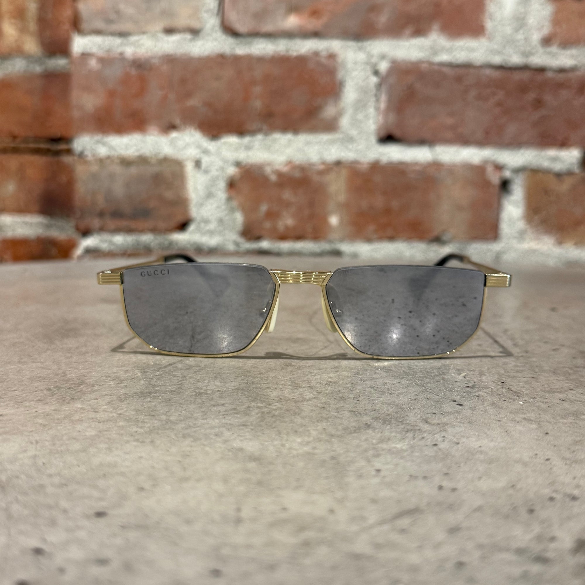 GUCCI PILOT FRAME GG0627S SUNGLASSES ‘BLACK/GOLD’