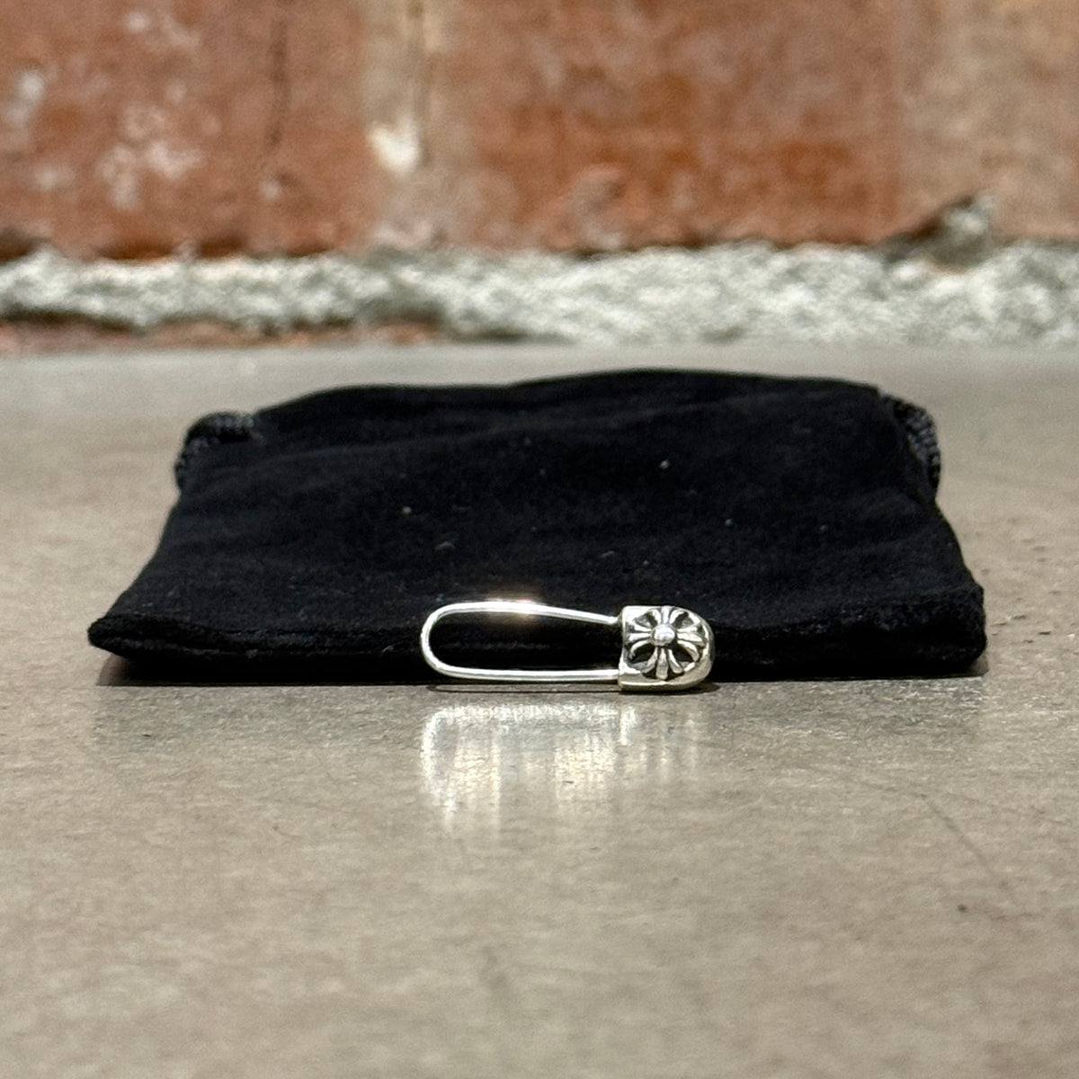CHROME HEARTS SAFETY PIN EARRING ‘SILVER’