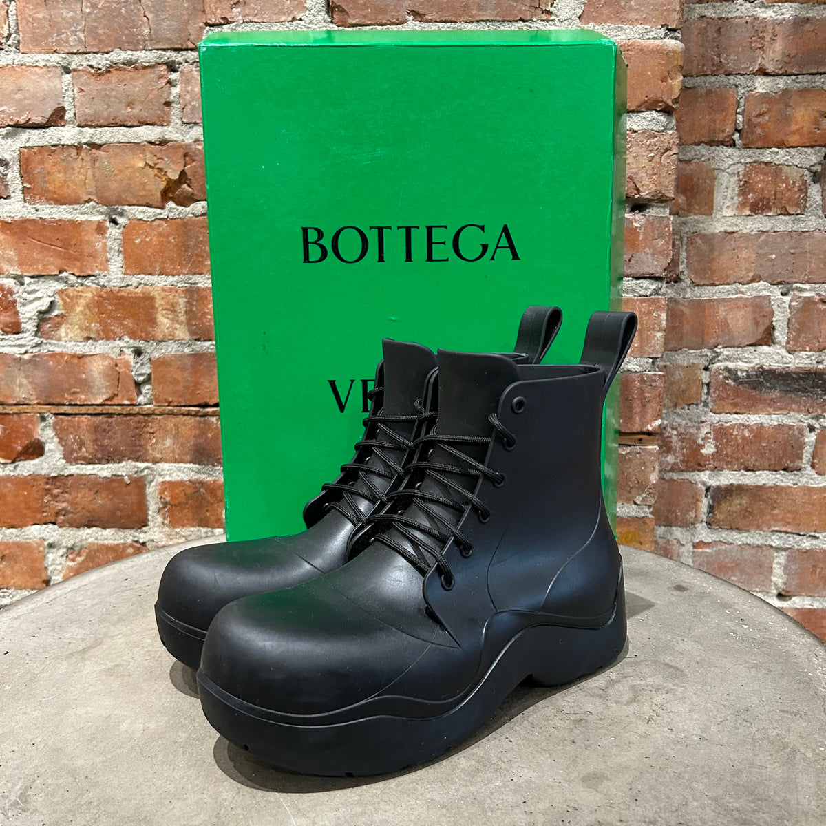 BOTTEGA VENETA LACED PUDDLE BOOTS ‘BLACK’
