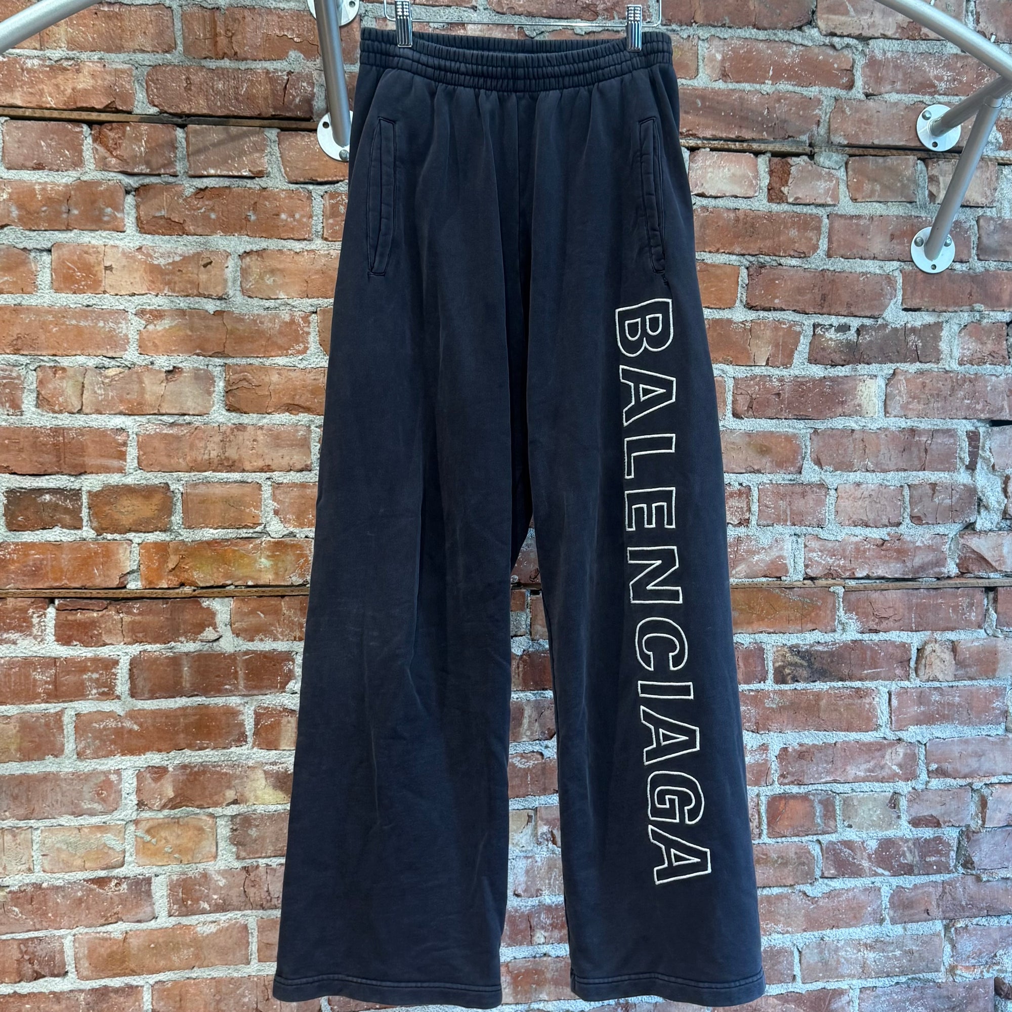 BALENCIAGA FW22 OUTLINE LOGO SWEATPANTS ‘VINTAGE BLACK’