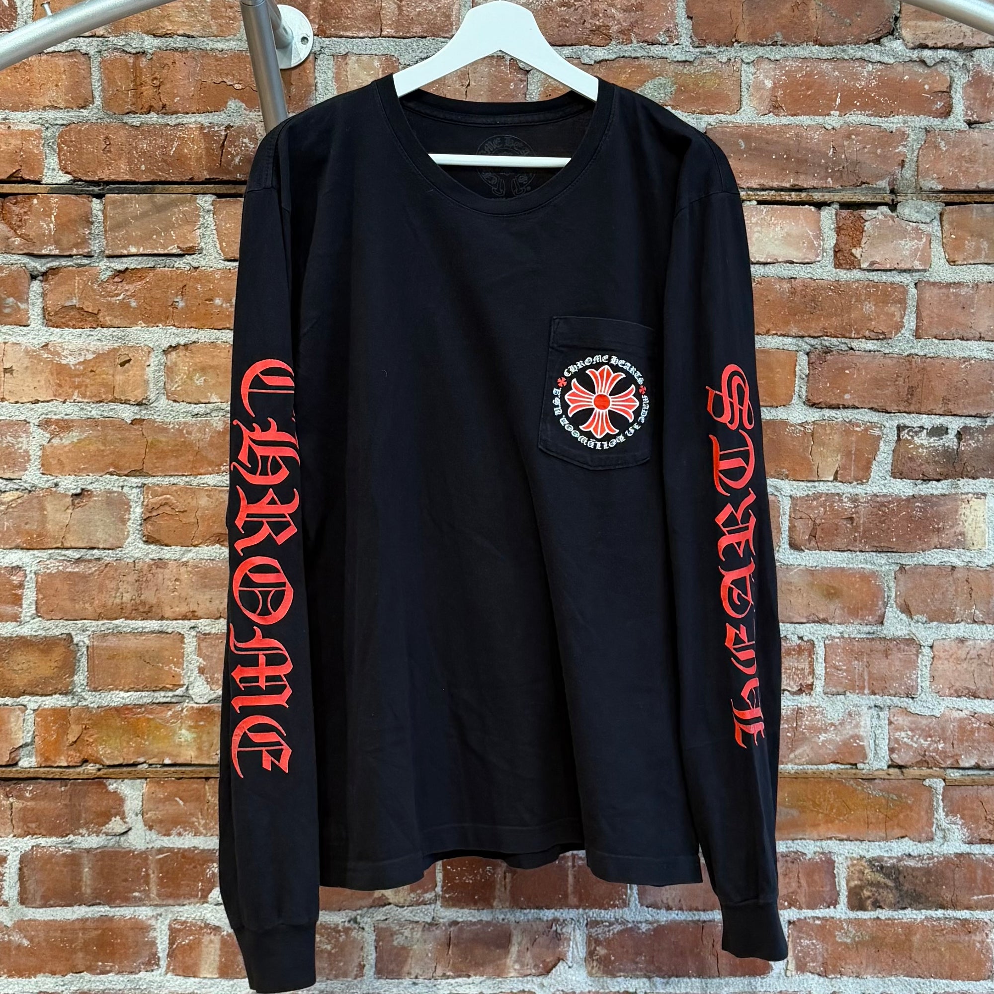 CHROME HEARTS CROSS PLUS POCKET LONGSLEEVE ‘BLACK/RED’