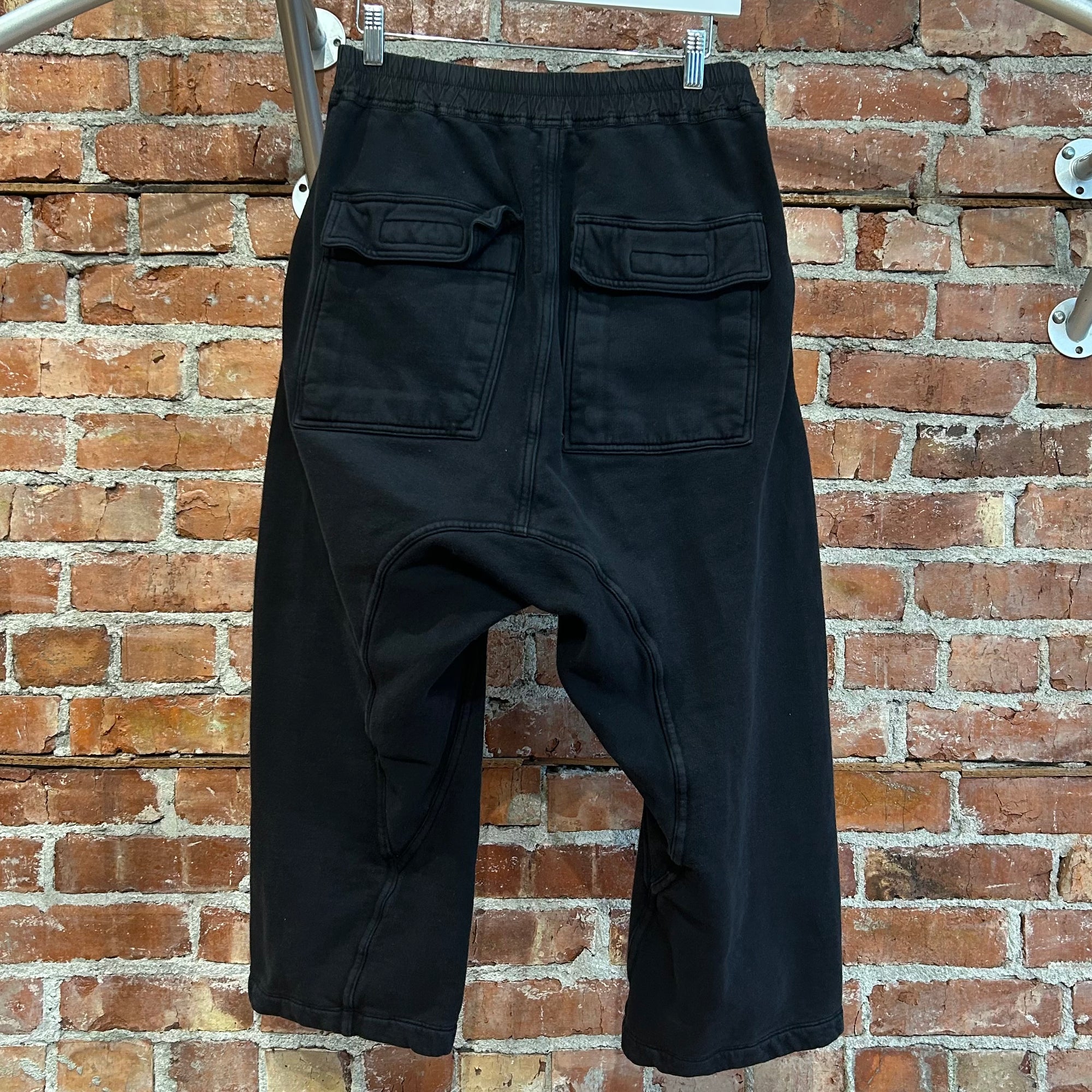 RICK OWENS DRKSDHW CROPPED SWEATPANTS ‘BLACK’