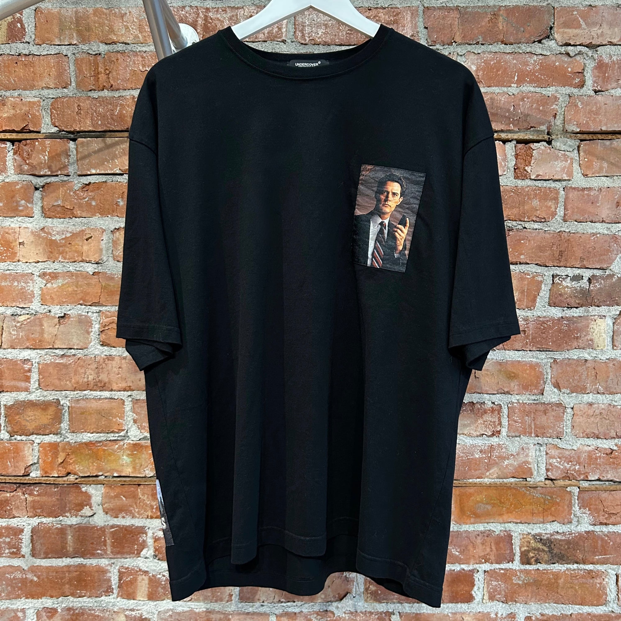 UNDERCOVER AW24 TWIN PEAKS PHOTO PATCH TEE ‘BLACK’
