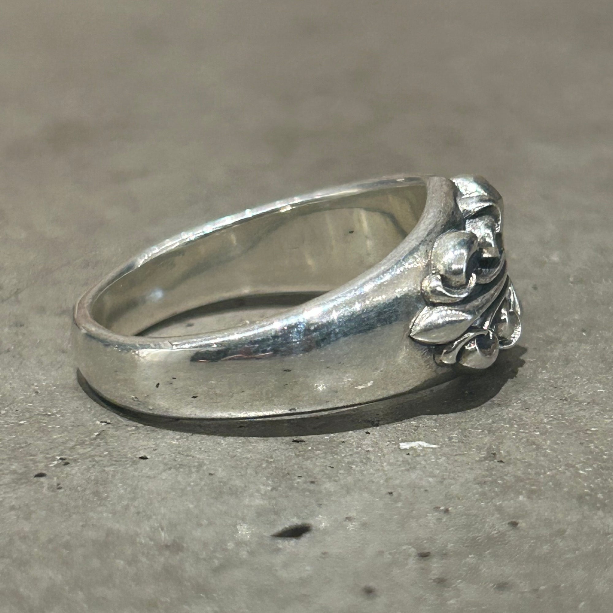 DEAL DESIGN BLOOMING CROSS FLORAL RING 'SILVER'