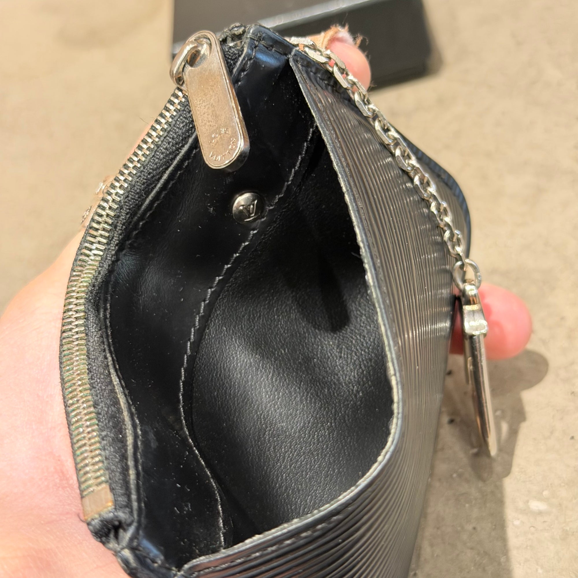 LOUIS VUITTON EPI LEATHER CHAIN CARDHOLDER ‘BLACK’