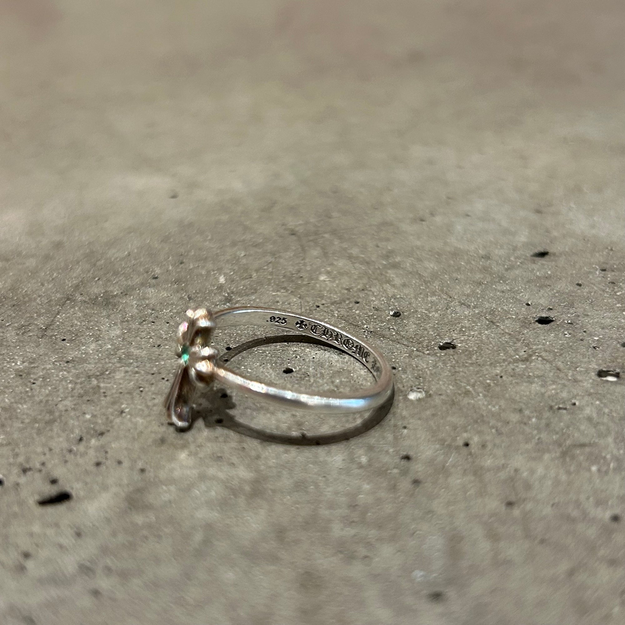 CHROME HEARTS EMERALD CROSS BUBBLEGUM RING 'SILVER'