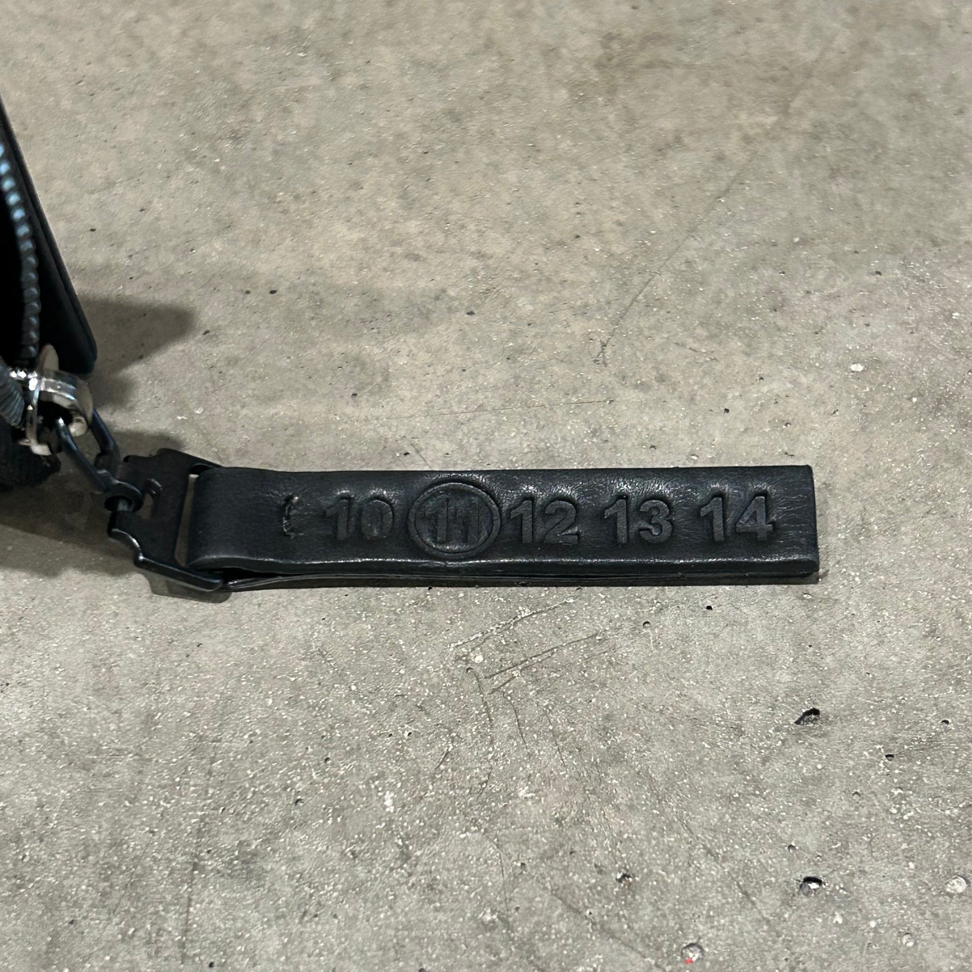 MAISON MARGIELA FOUR STITCH BIFOLD ZIP WALLET ‘BLACK’