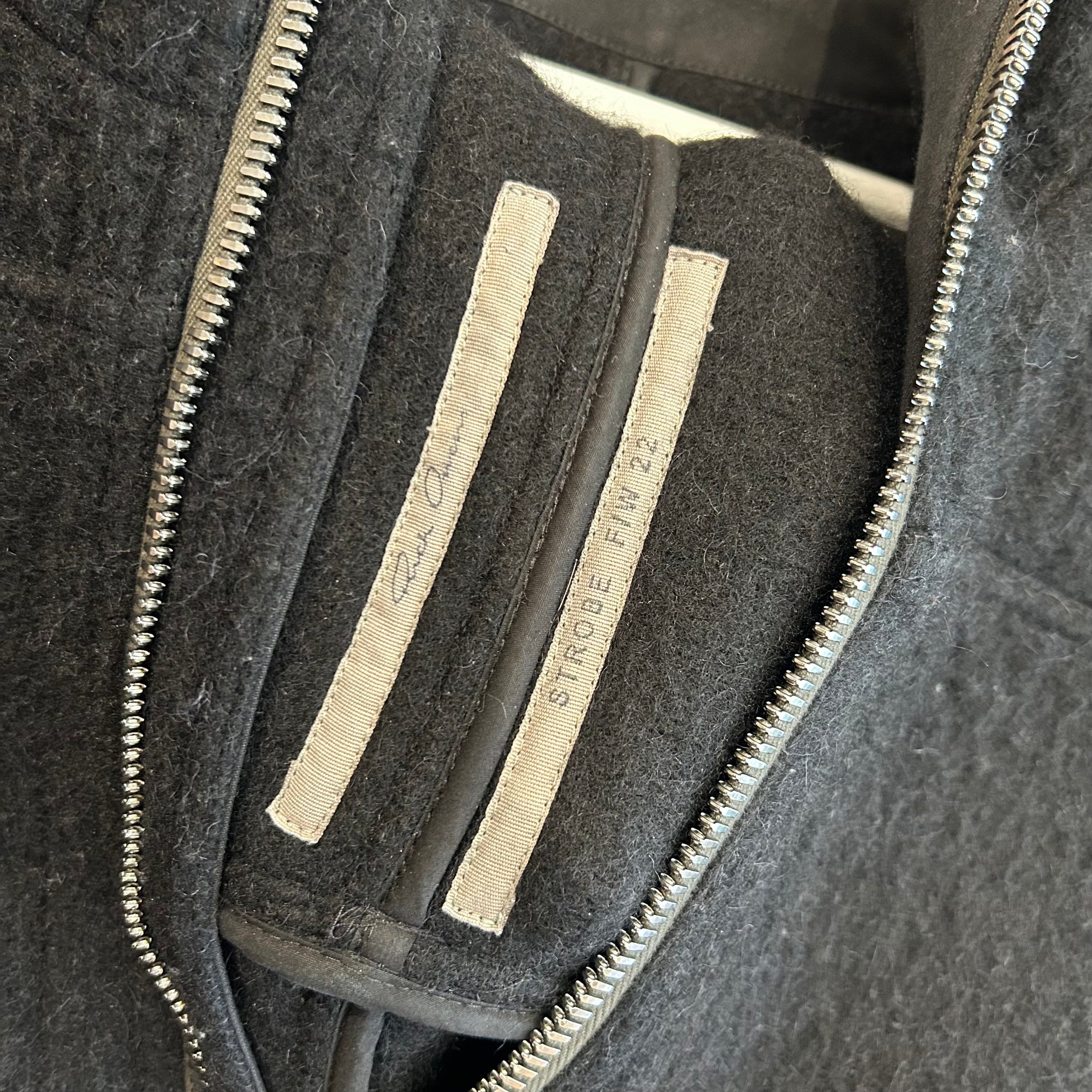 RICK OWENS FW22 STROBE WOOL SEALED TRENCH COAT ‘BLACK’