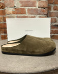 COMMON PROJECT SUEDE CLOG ‘OLIVE’