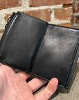 MAISON MARGIELA FOUR STITCH BIFOLD ZIP WALLET ‘BLACK’