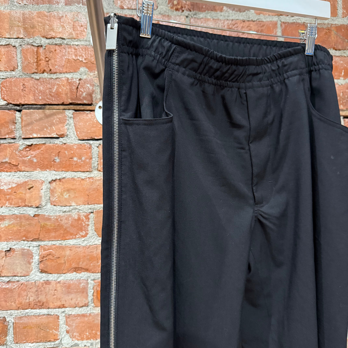 1017 ALYX 9SM ZIPPER TRACK PANTS ‘BLACK’