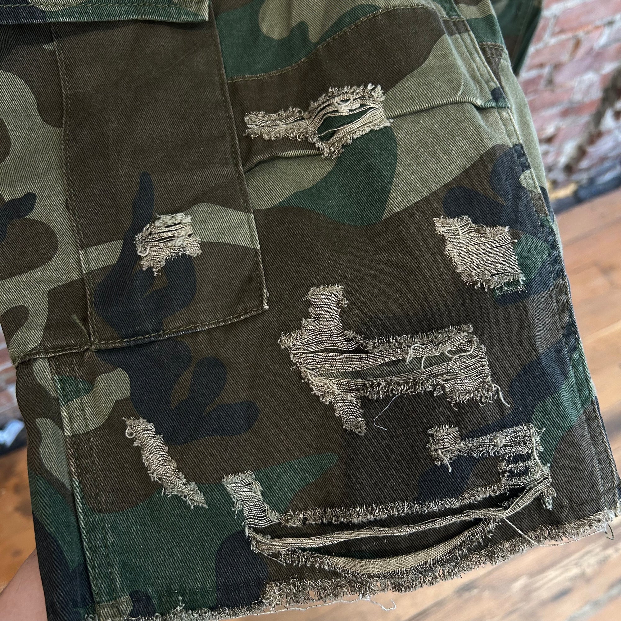 BASKETCASE GALLERY DISTRESSED CARGO SHORTS ‘CAMO’