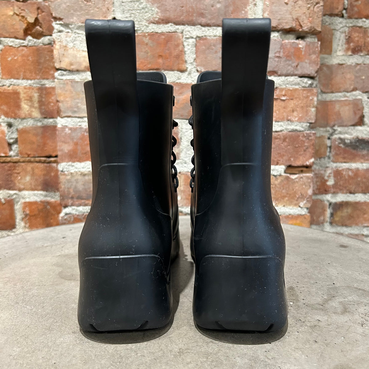 BOTTEGA VENETA LACED PUDDLE BOOTS ‘BLACK’