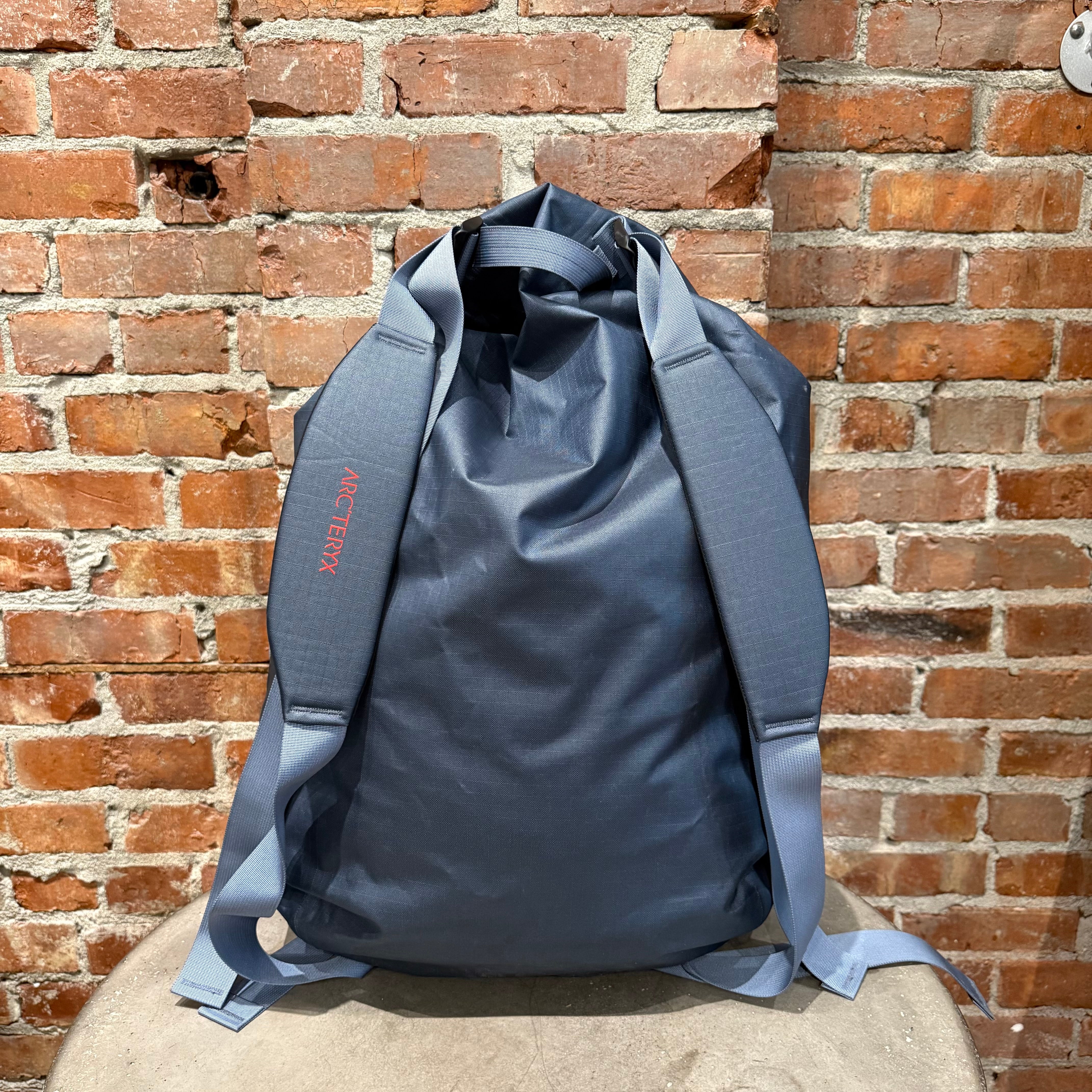 た*様 希少 ARC'TERYX Carrier Duffle 防水バックパック Arc'teryx Carrier Duffel 50 - Carryology