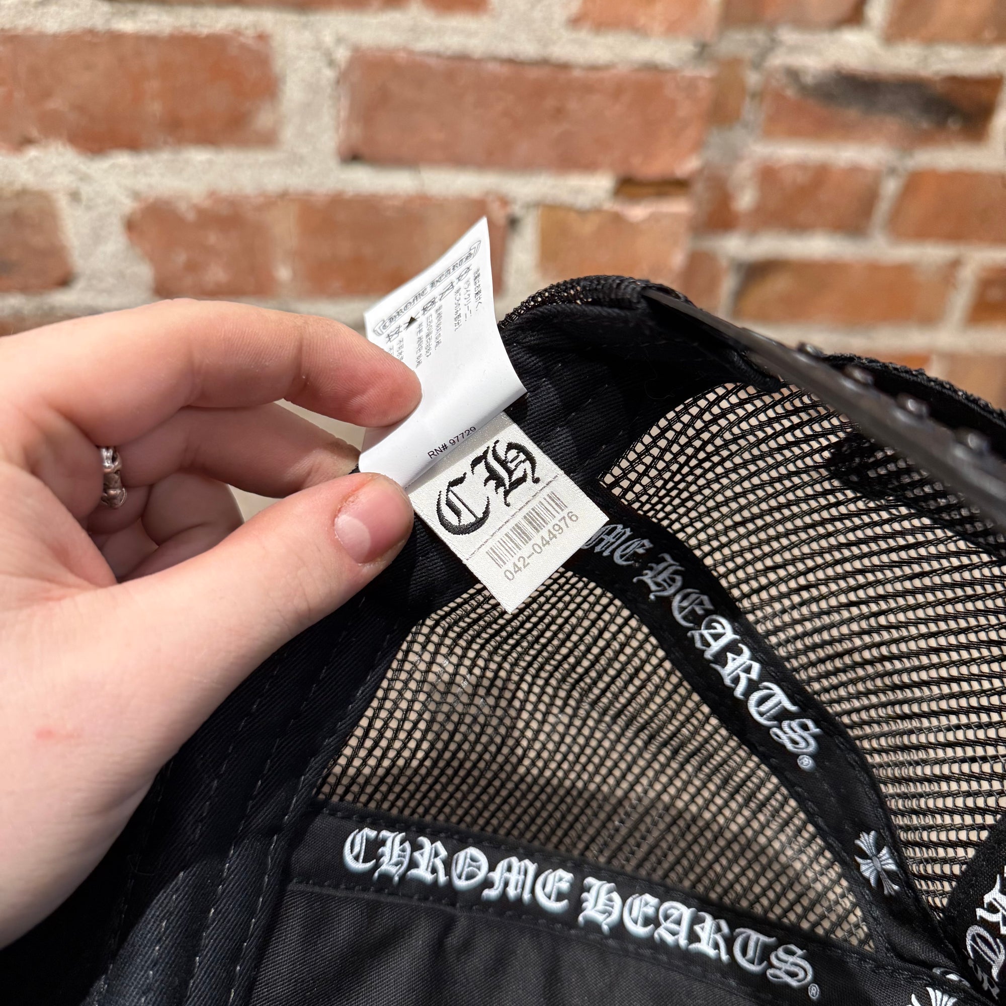 CHROME HEARTS TRIPLE PONY HAIR CROSS PATCH TRUCKER ‘BLACK’