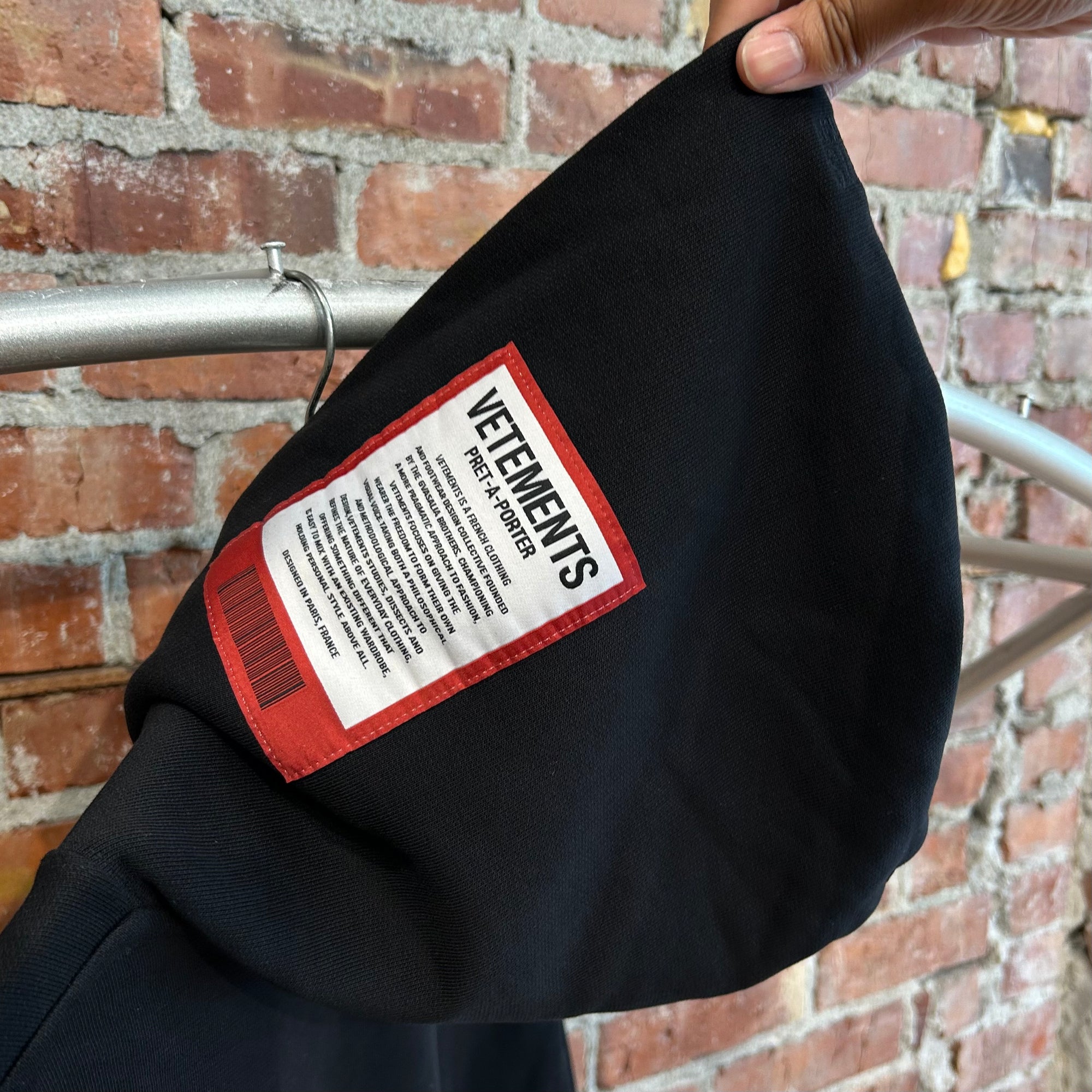 VETEMENTS LIMITED EDITION CARETAG LOGO HOODIE ‘BLACK’
