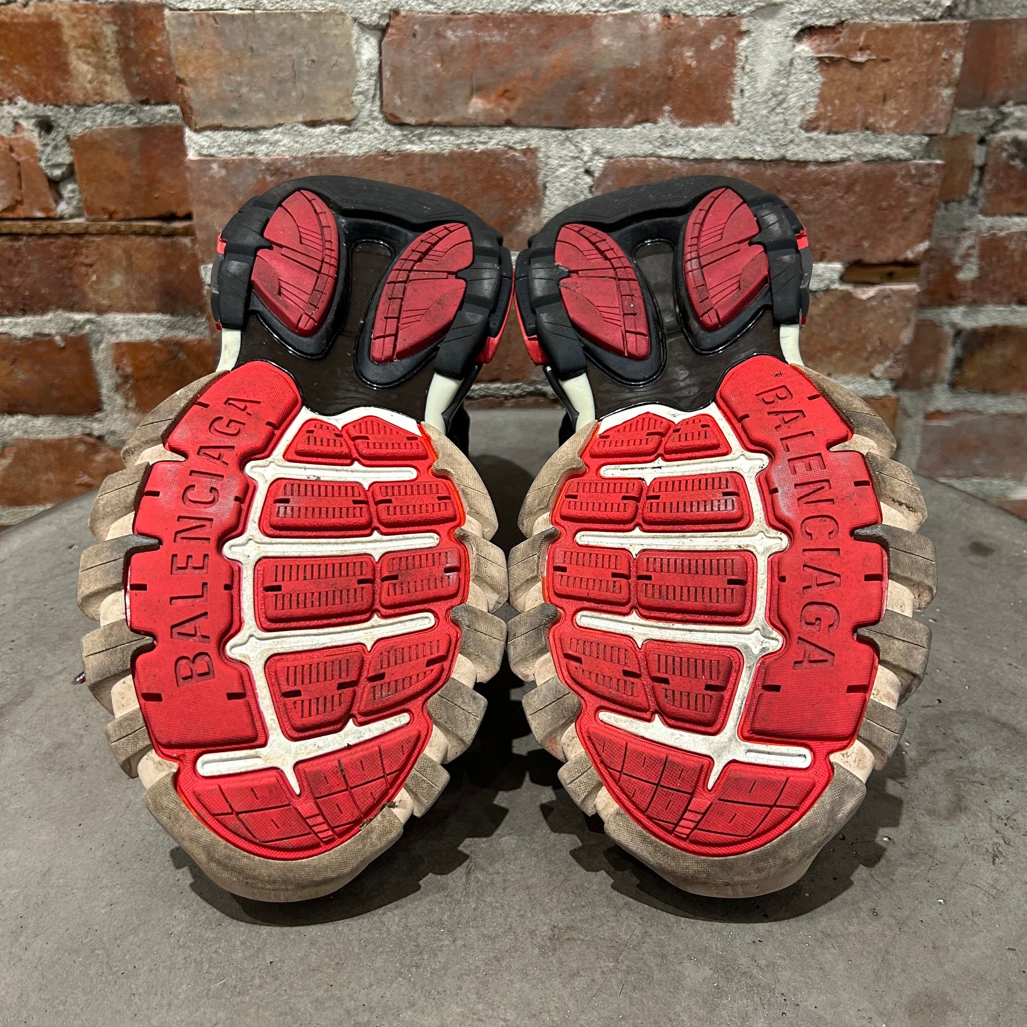 BALENCIAGA TRACK SNEAKERS ‘BLACK/RED’
