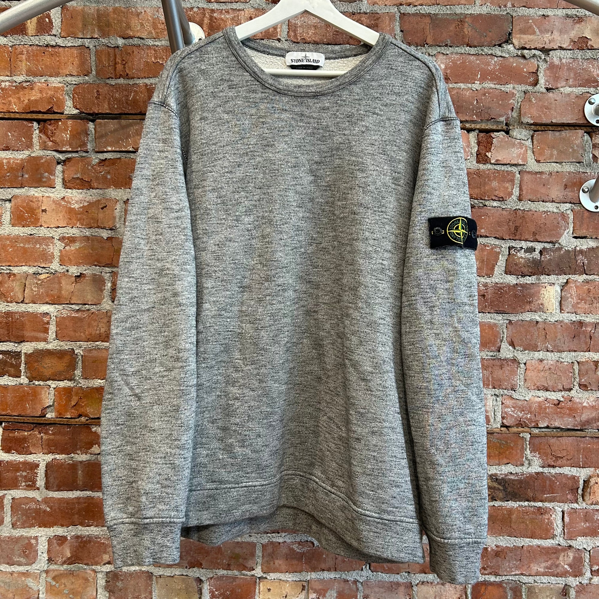 STONE ISLAND CLASSIC BADGE CREWNECK ‘GRAY’