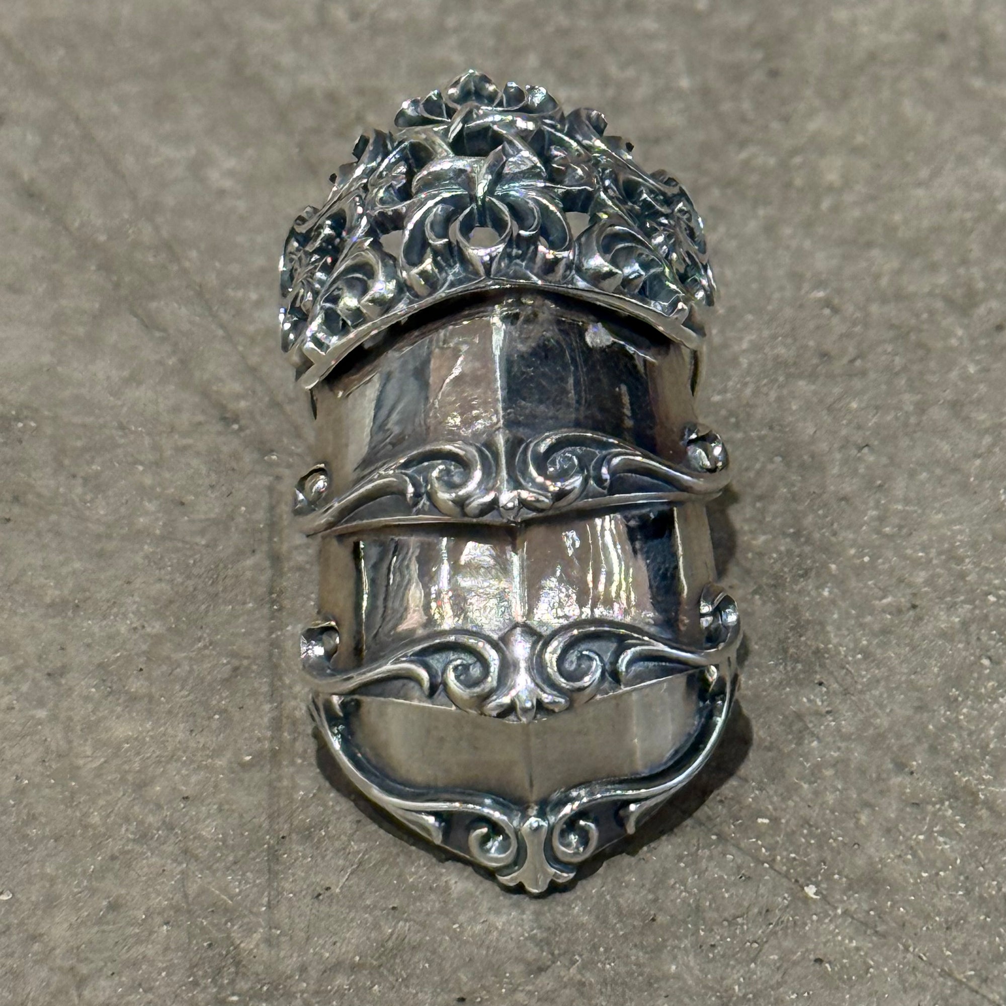 DEAL DESIGN FULL SHADE ARMOR RING 'SILVER'