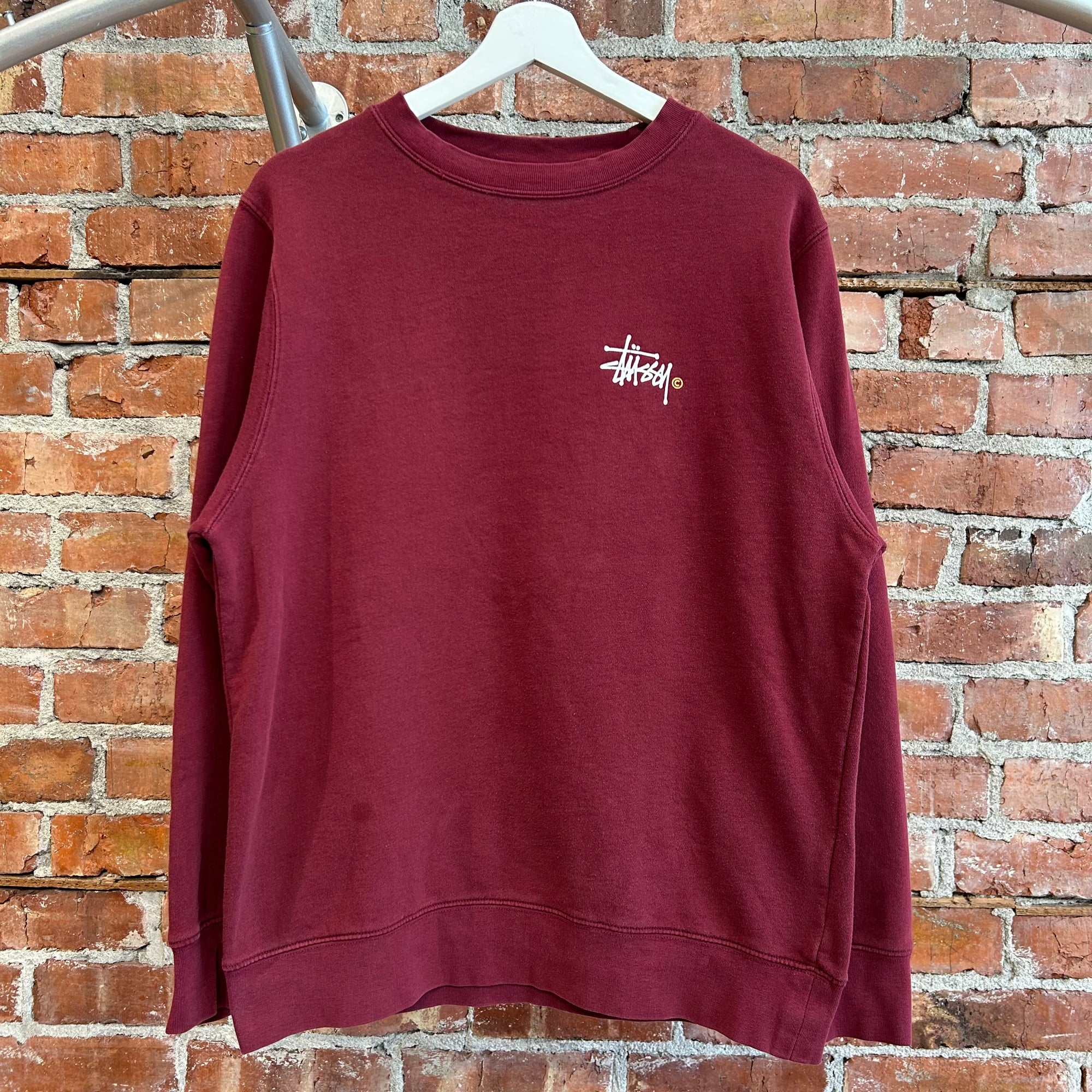 STUSSY CLASSIC LOGO CREWNECK ‘MAROON’