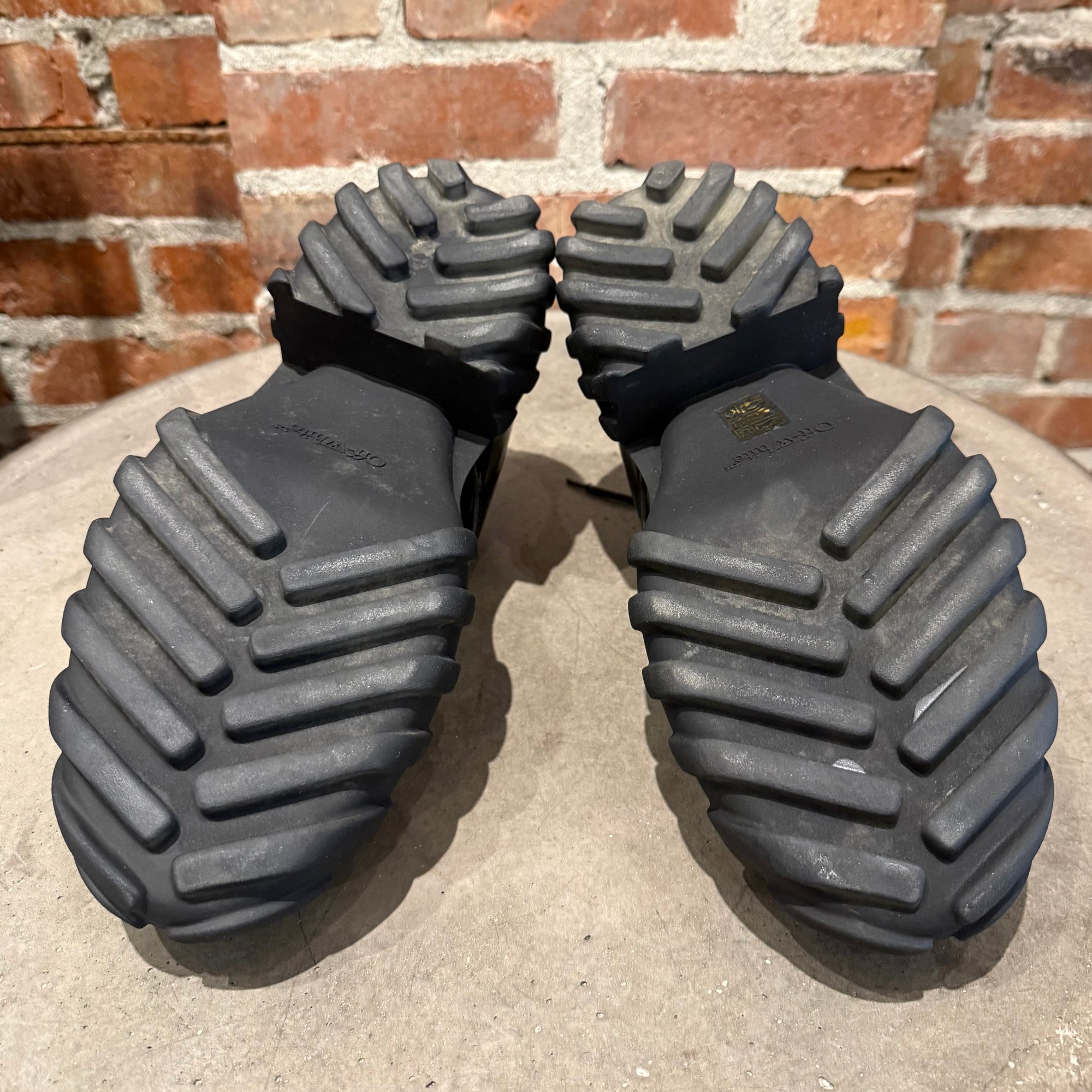 OFF-WHITE TRACTOR SOLE DERBIES ‘BLACK’