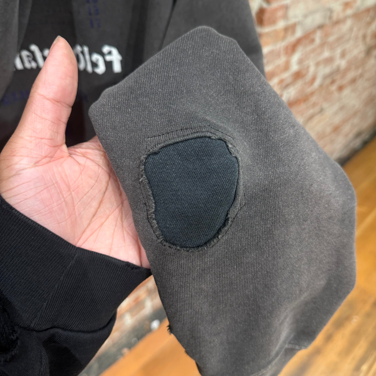 ENFANTS RICHES DEPRIMES FW25 KATHOLISCHES TOOTHBRUSH HOODIE ‘DARK GRAY’