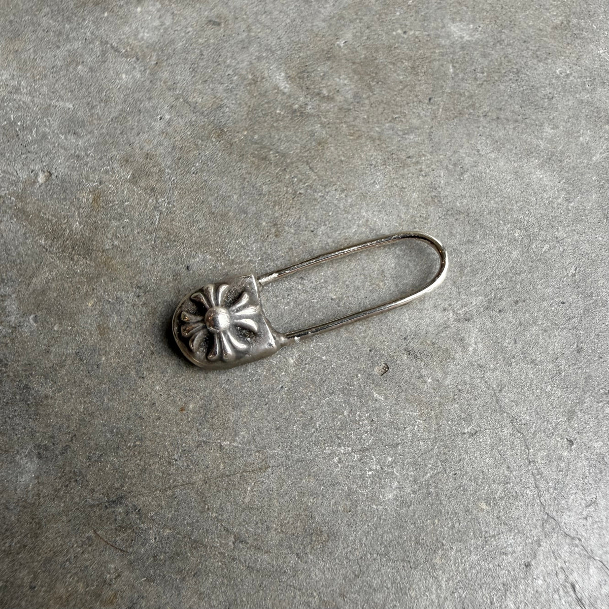 CHROME HEARTS SAFETY PIN EARRING ‘SILVER’