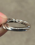 DEAL DESIGN REVERSE TWIST SCROLL RING 'SILVER'